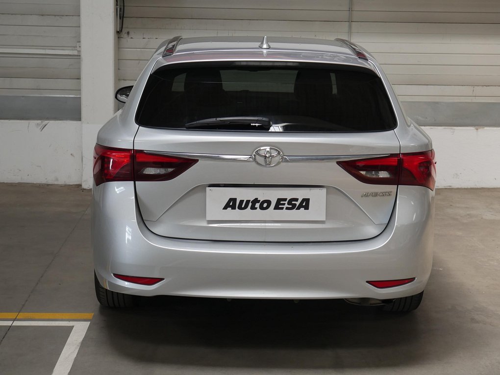 Toyota Avensis 1.8i 