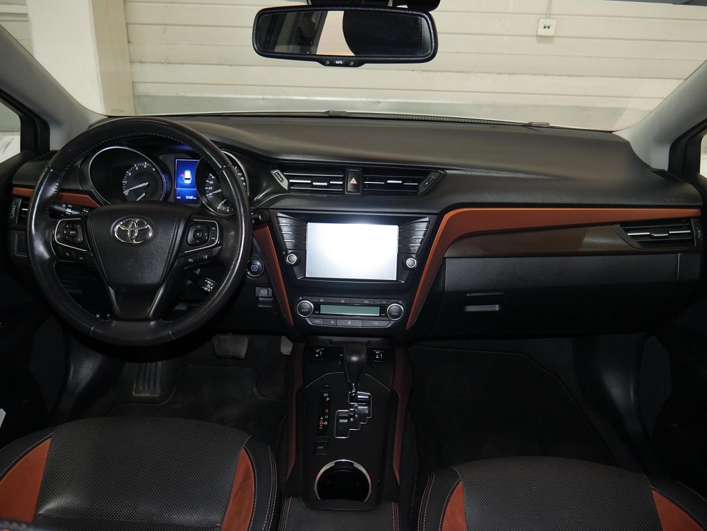 Toyota Avensis 1.8i 