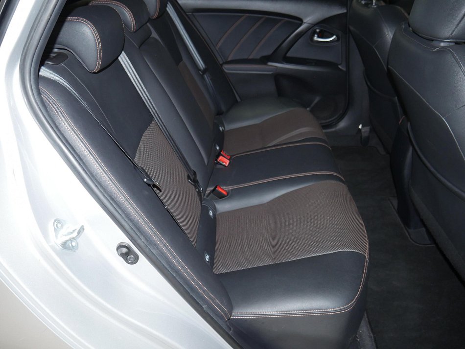Toyota Avensis 1.8i 