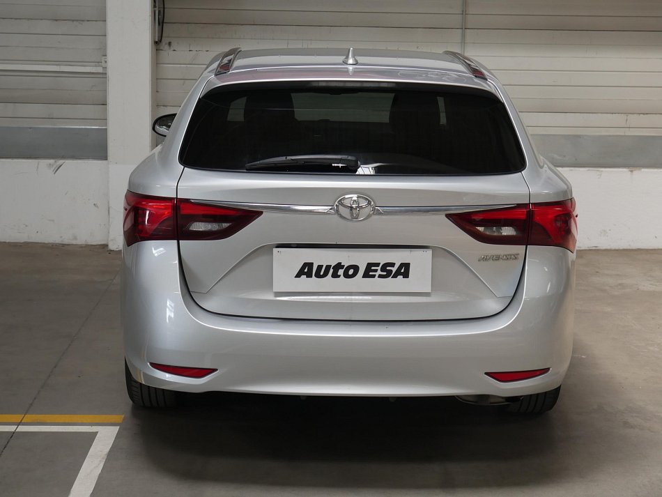 Toyota Avensis 1.8i 