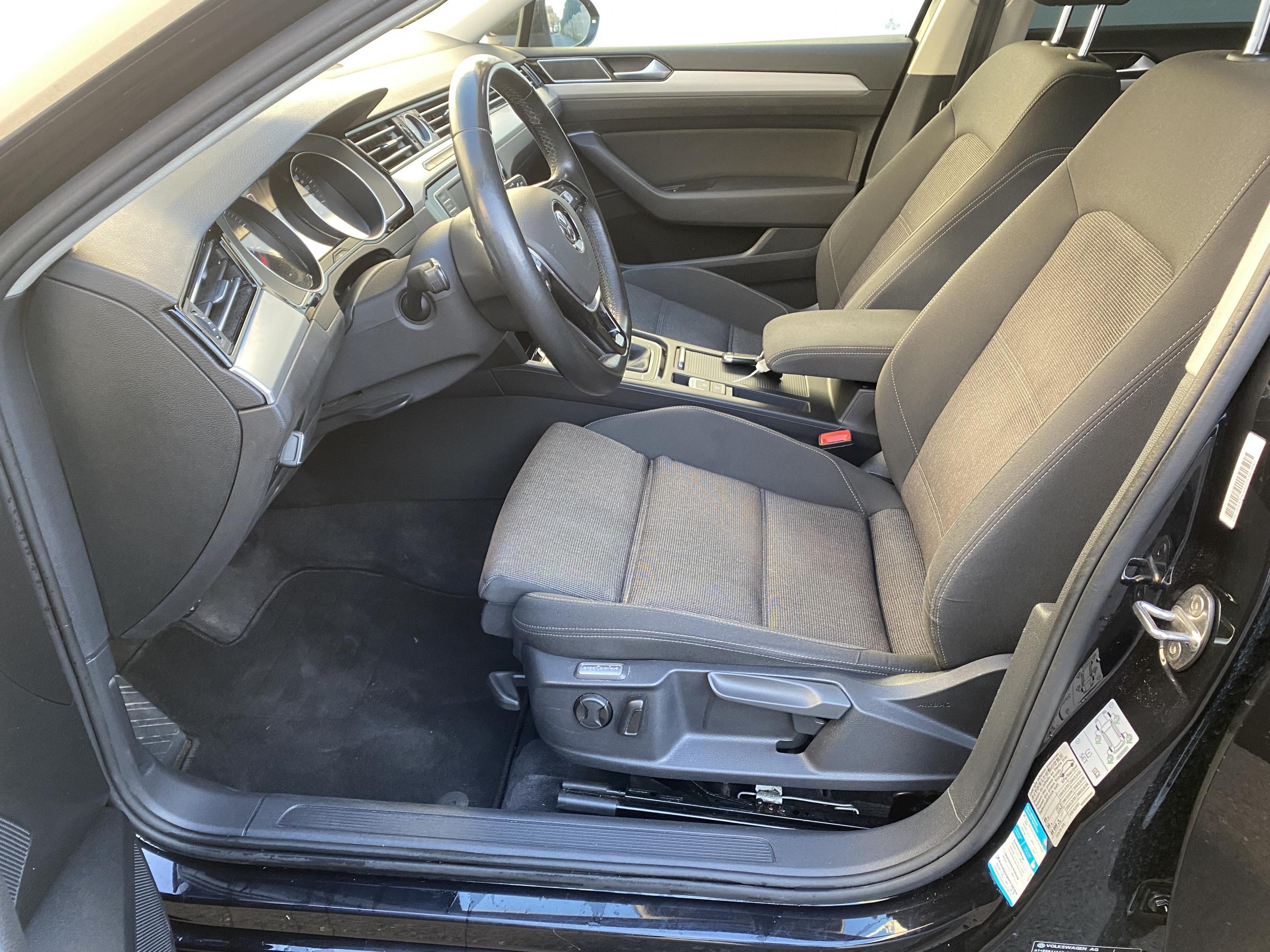 Volkswagen Passat, 2016 - pohled č. 9