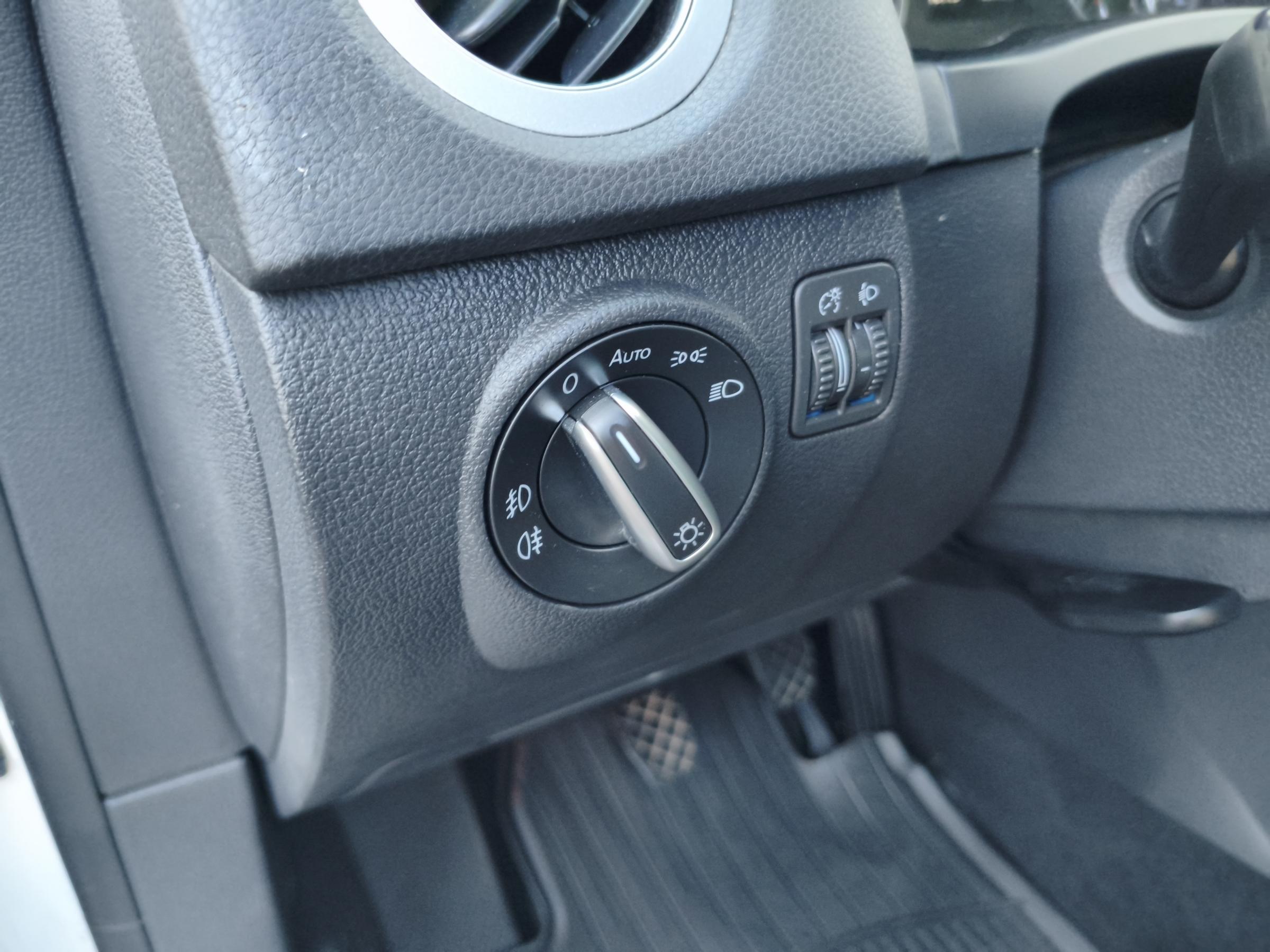 Volkswagen Tiguan, 2014 - pohled č. 15