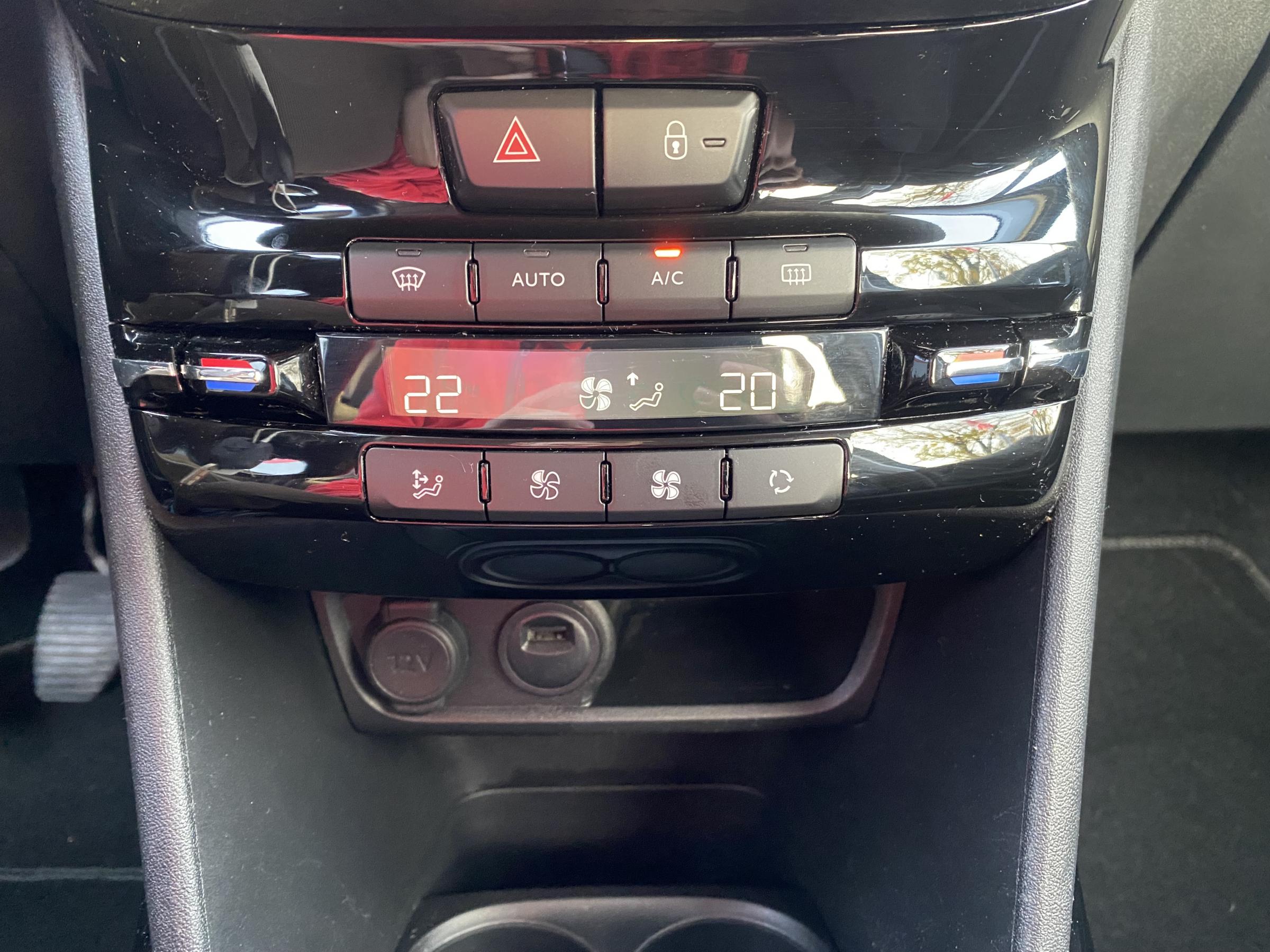 Peugeot 2008, 2019 - pohled č. 18