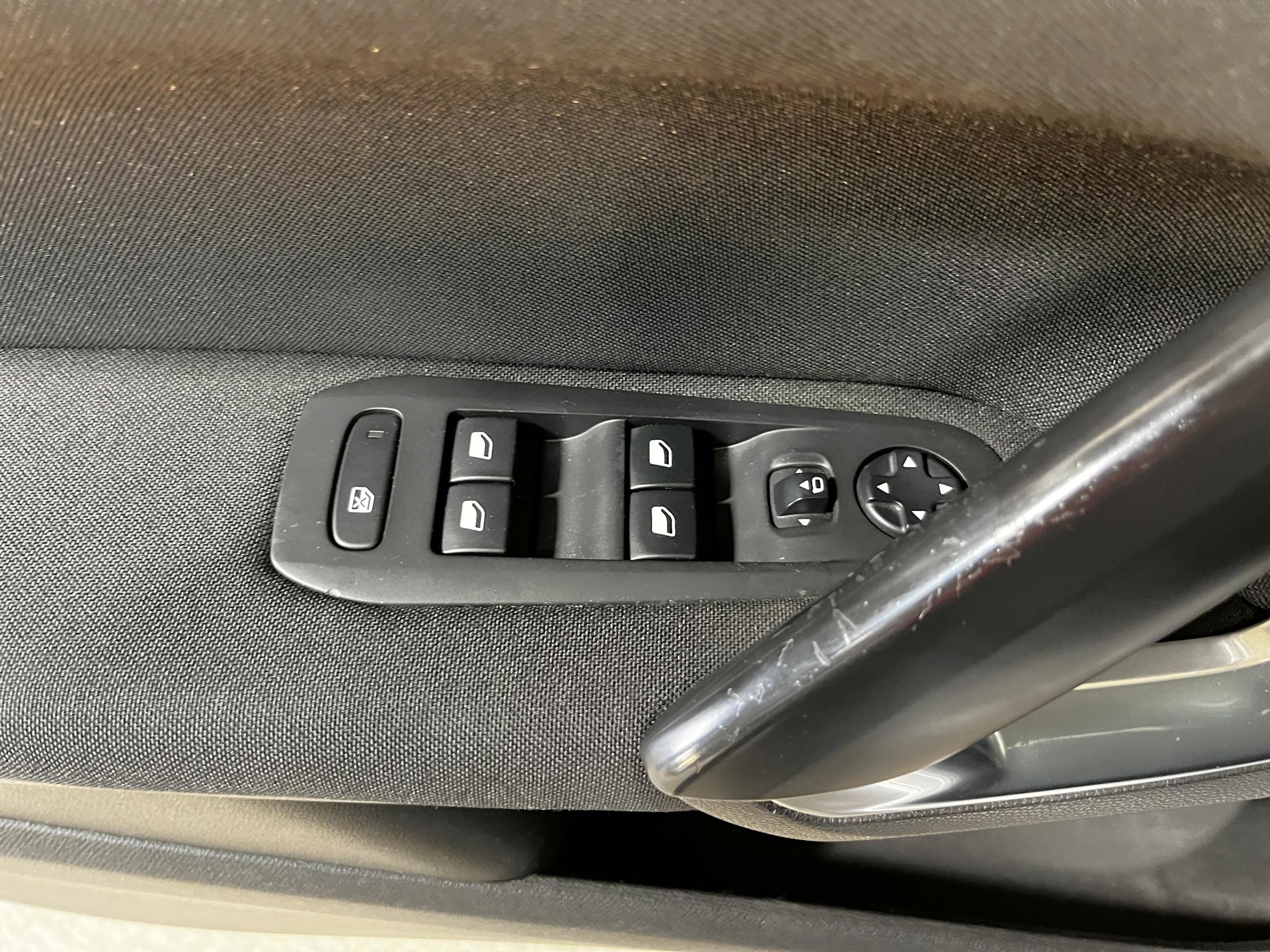 Peugeot 308, 2017 - pohled č. 12