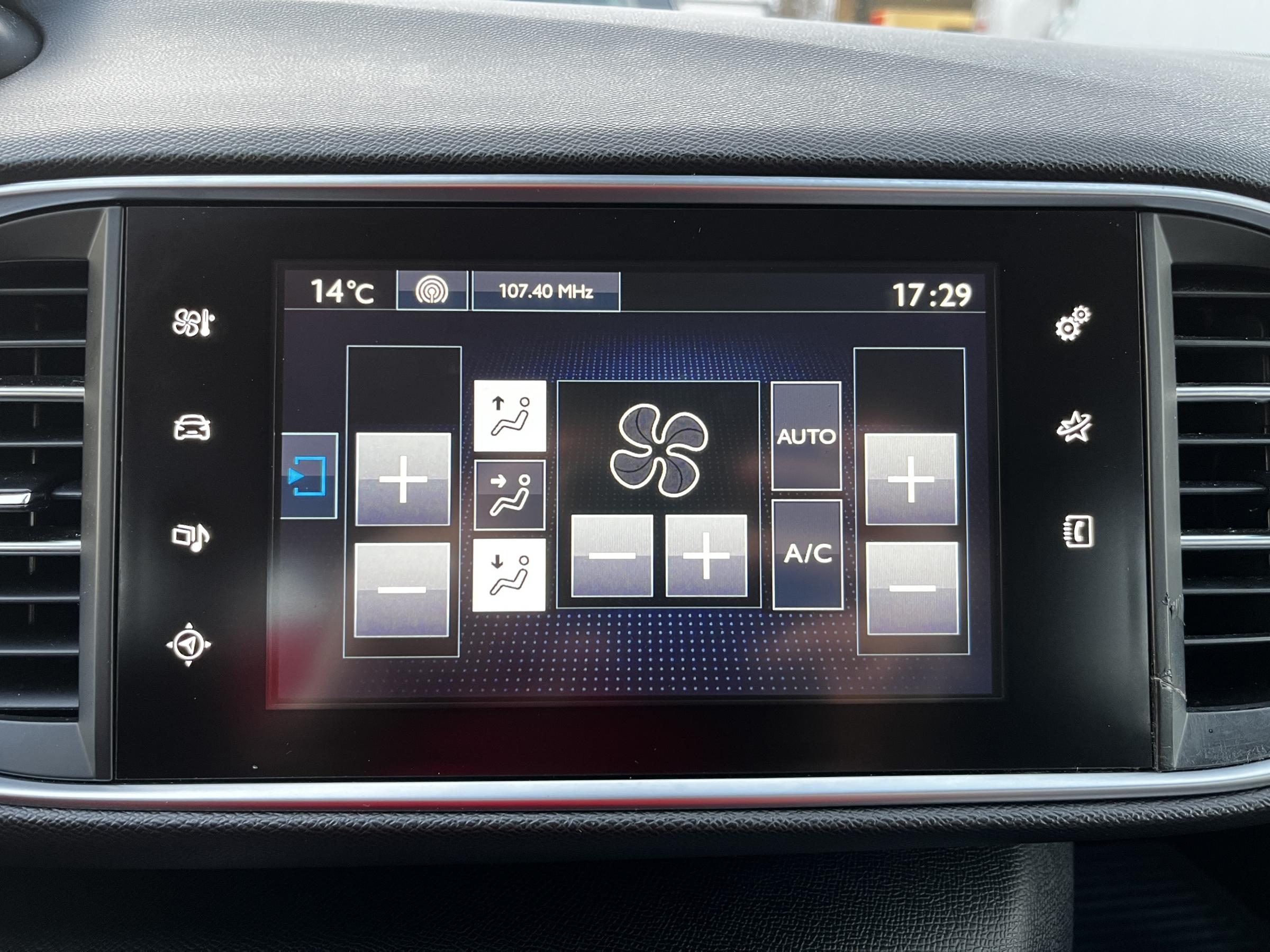 Peugeot 308, 2017 - pohled č. 15