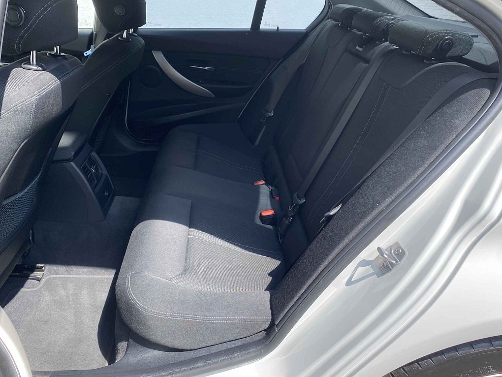 BMW Řada 3 1.5i Advantage 318i