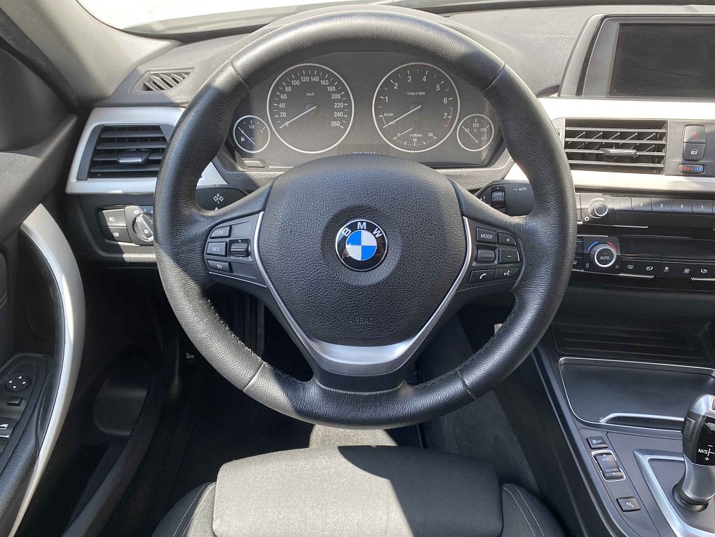 BMW Řada 3 1.5i Advantage 318i