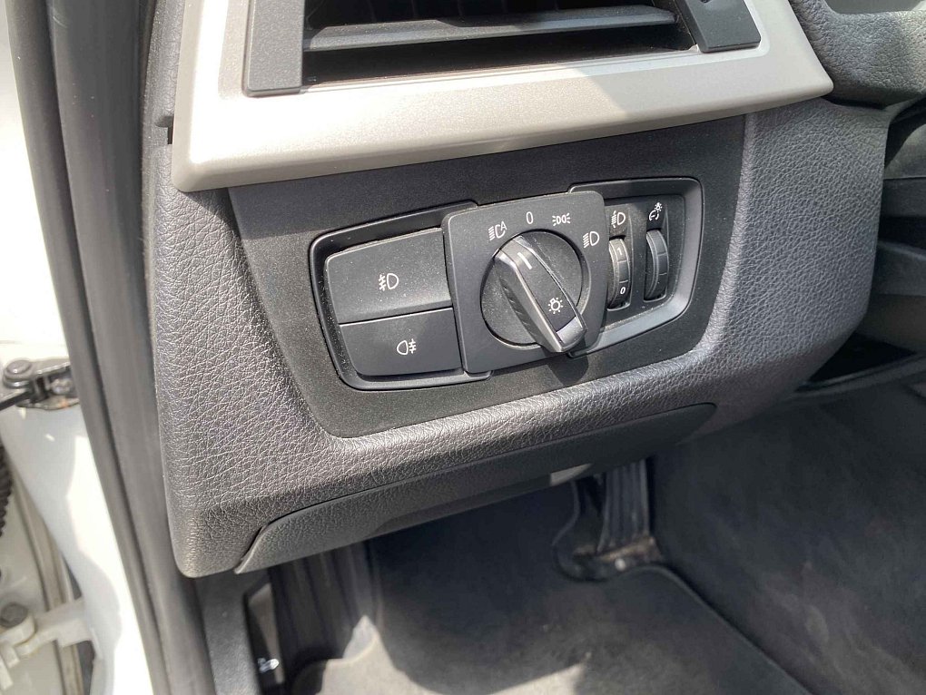 BMW Řada 3 1.5i Advantage 318i