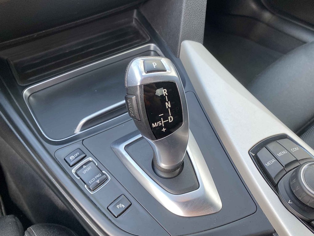 BMW Řada 3 1.5i Advantage 318i