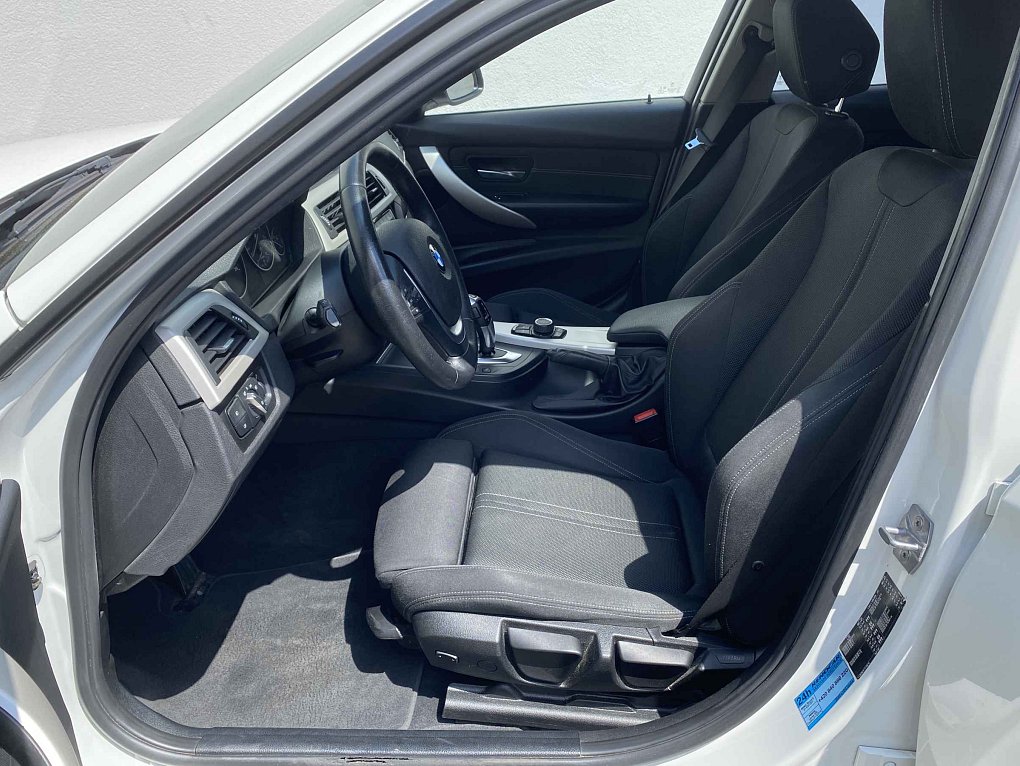 BMW Řada 3 1.5i Advantage 318i
