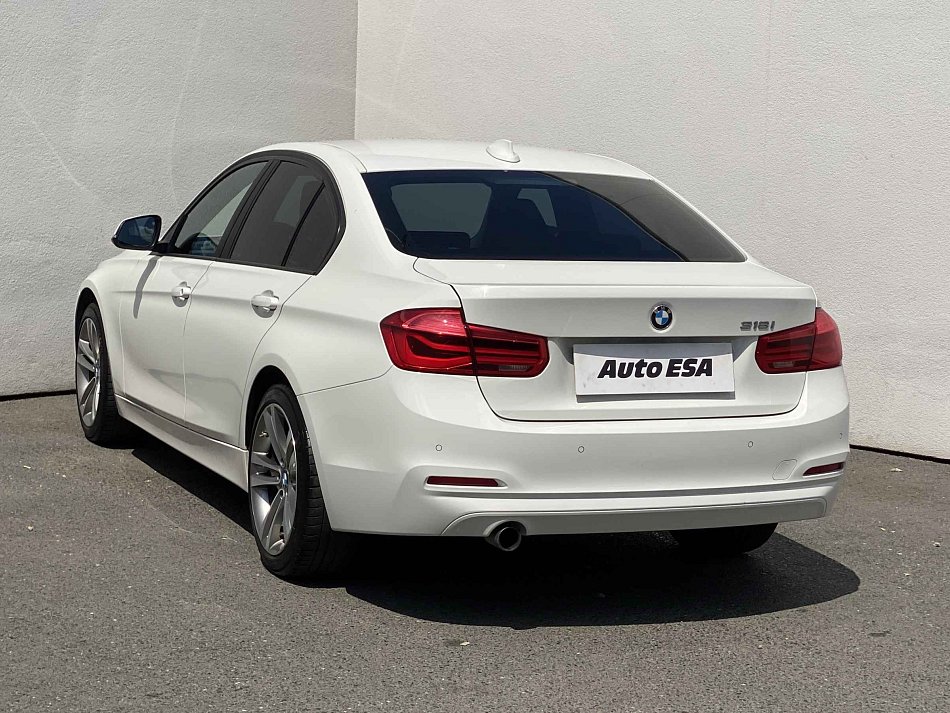 BMW Řada 3 1.5i Advantage 318i