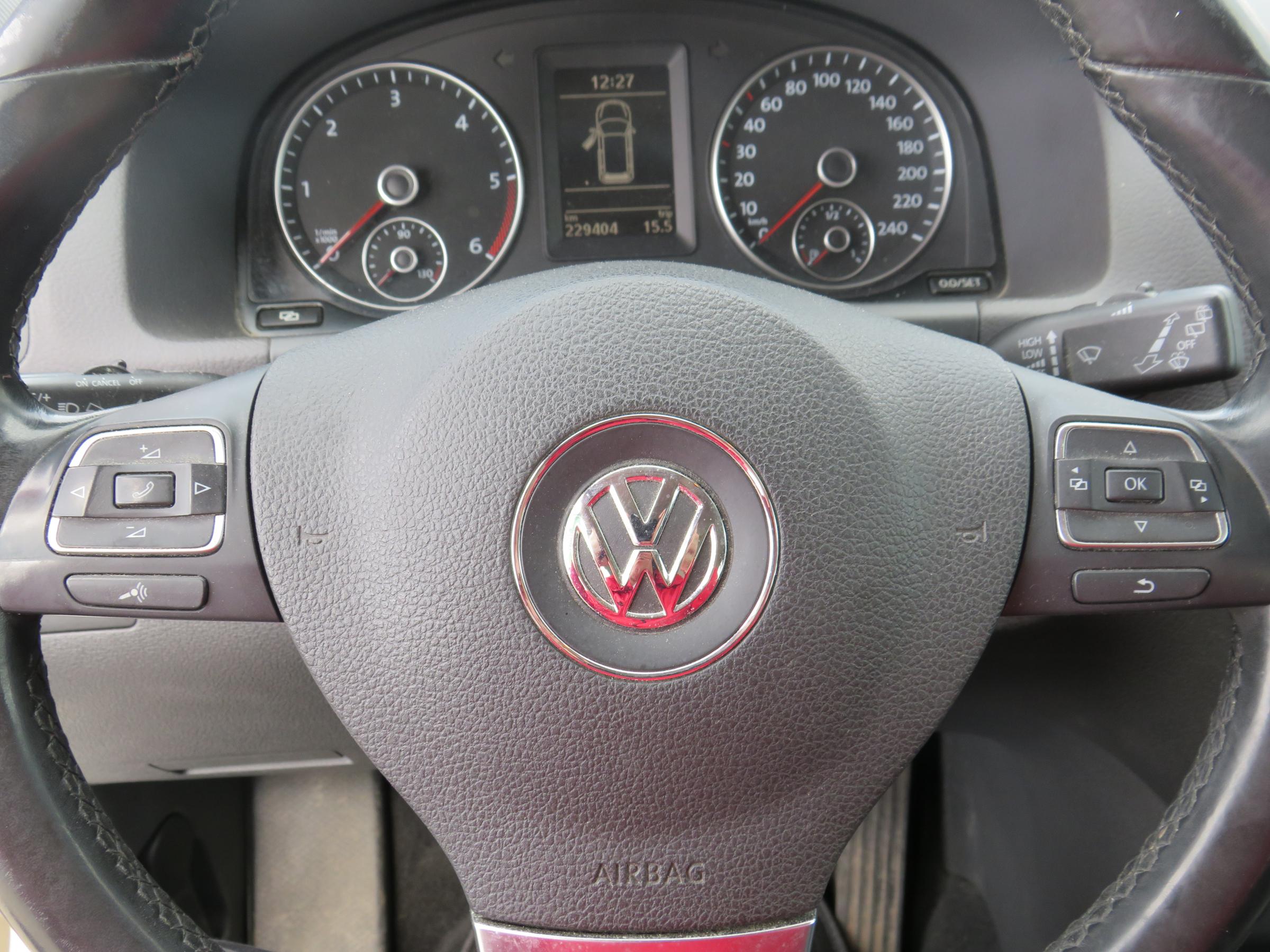 Volkswagen Touran, 2012 - pohled č. 21