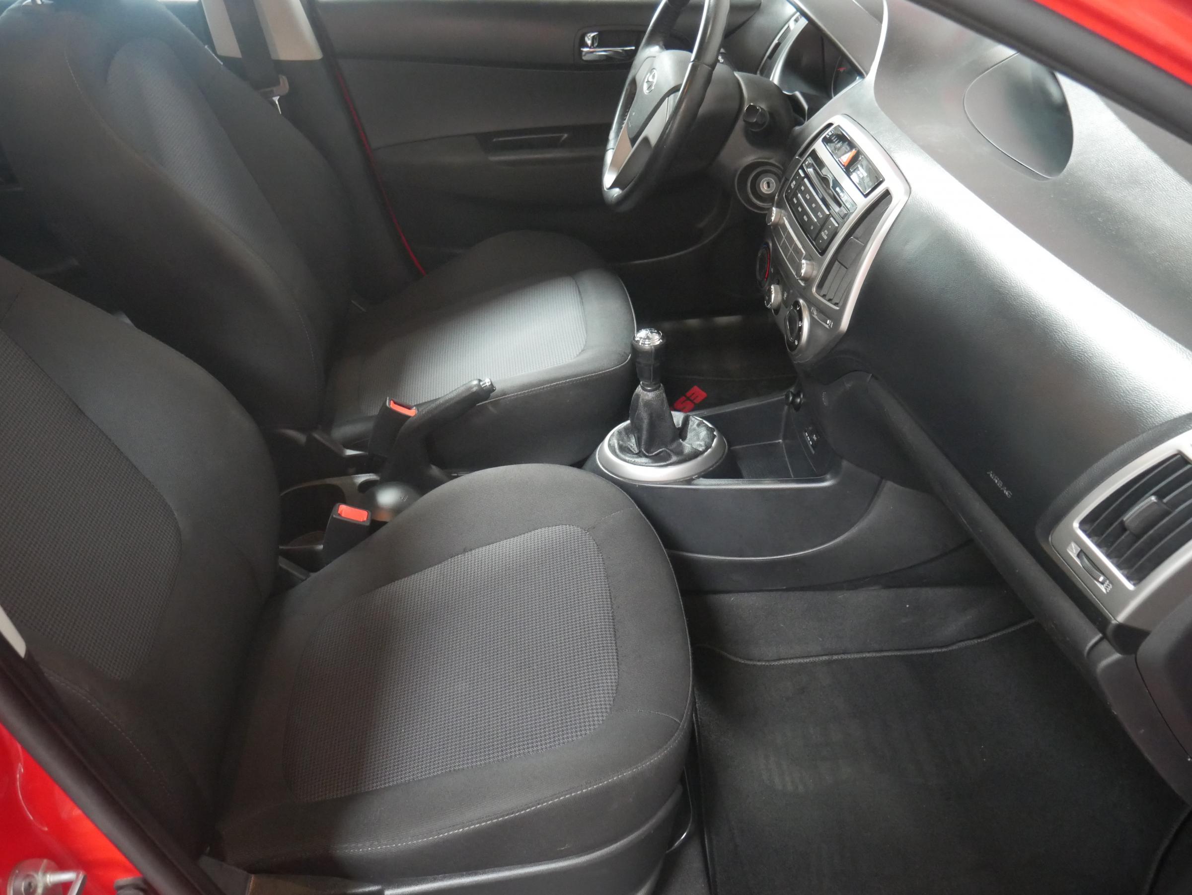 Hyundai i20, 2013 - pohled č. 12