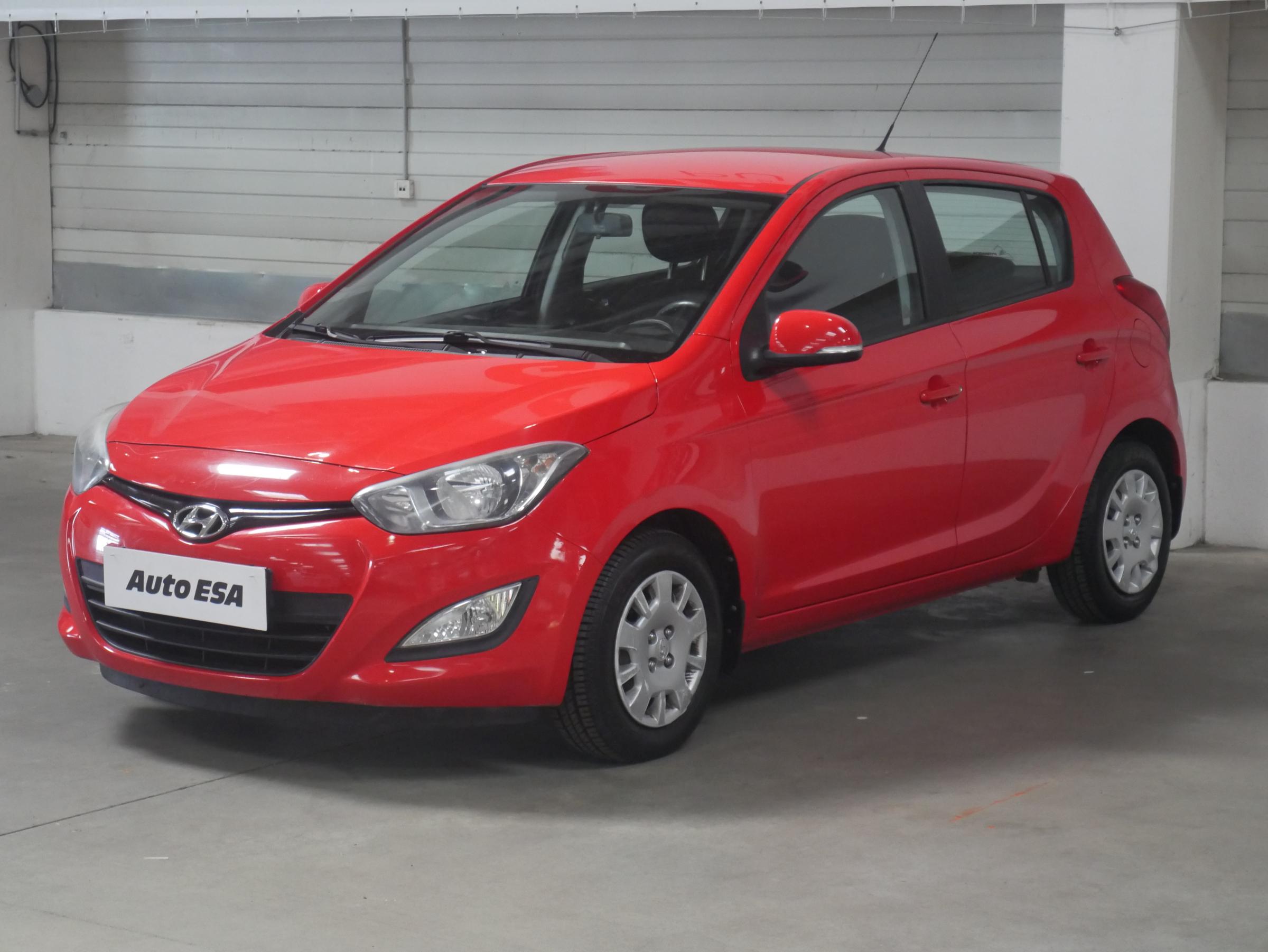 Hyundai i20, 2013 - pohled č. 3