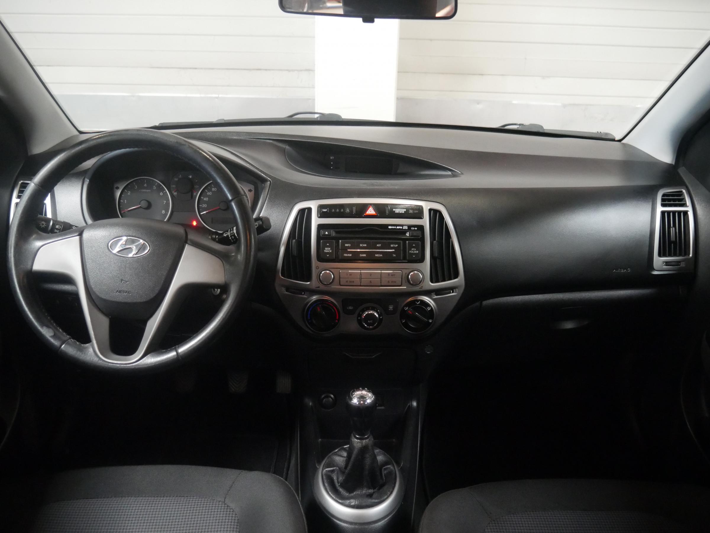 Hyundai i20, 2013 - pohled č. 8