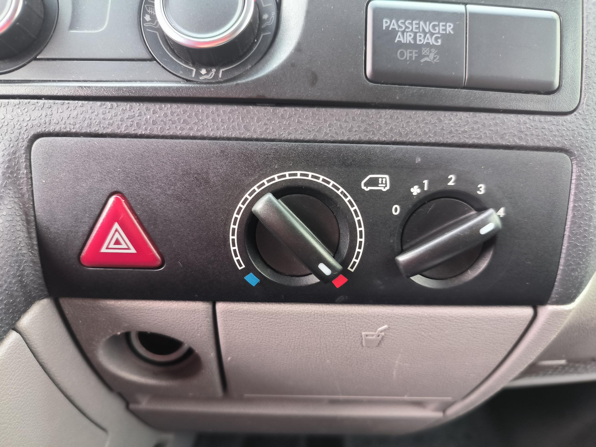 Volkswagen Transporter, 2011 - pohled č. 15