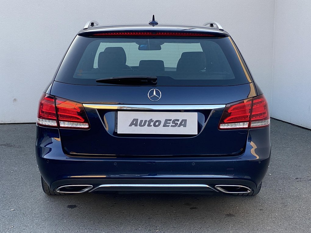 Mercedes-Benz Třída E 3.0 CDi Avantgarde E350 4M