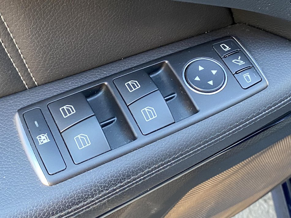 Mercedes-Benz Třída E 3.0 CDi Avantgarde E350 4M