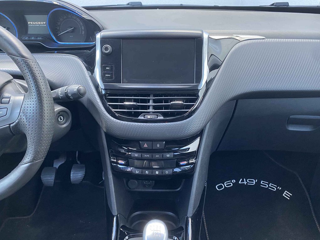 Peugeot 2008 1.2PT Crossway
