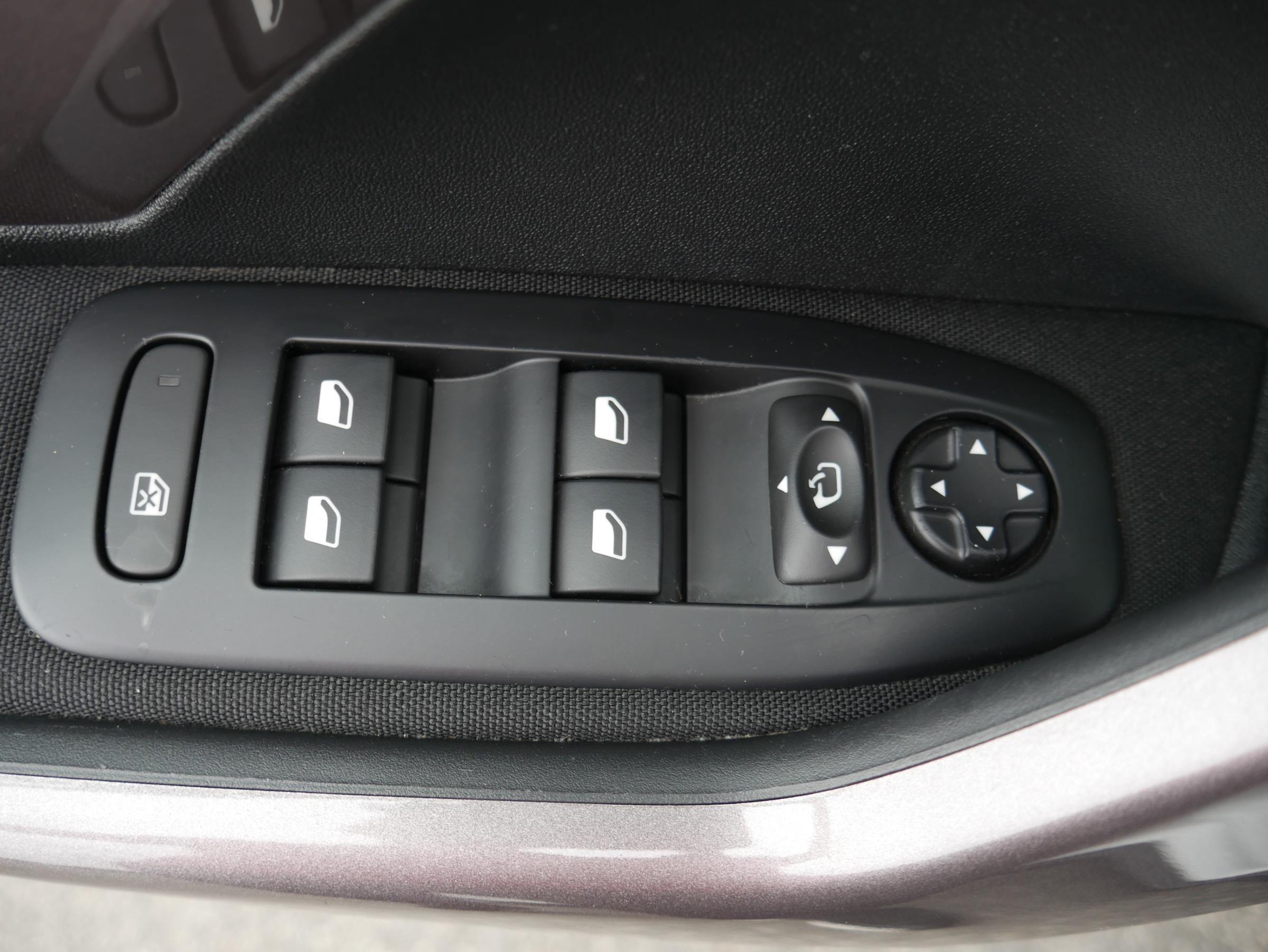 Peugeot 2008, 2015 - pohled č. 12