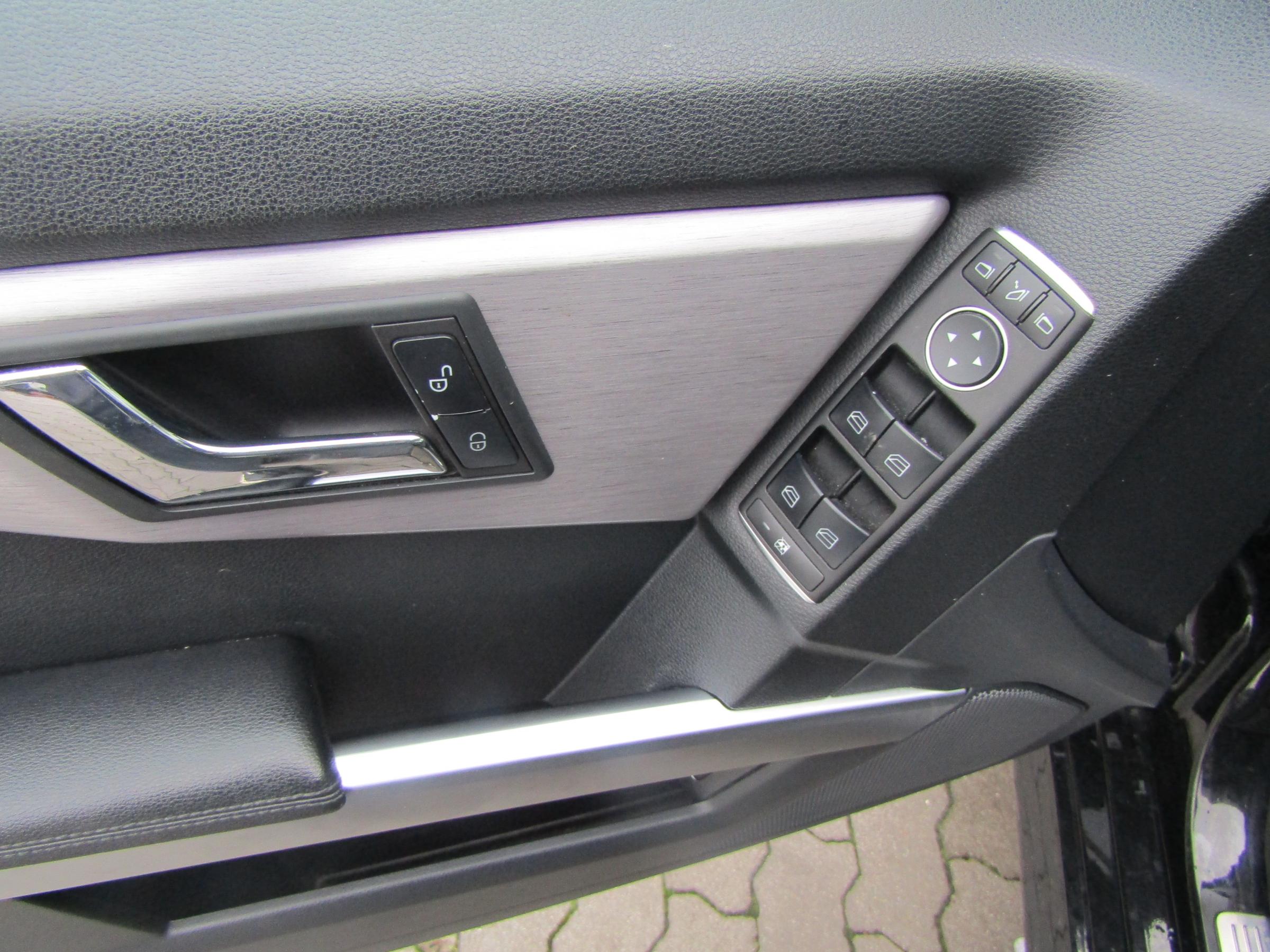 Mercedes-Benz GLK, 2010 - pohled č. 17