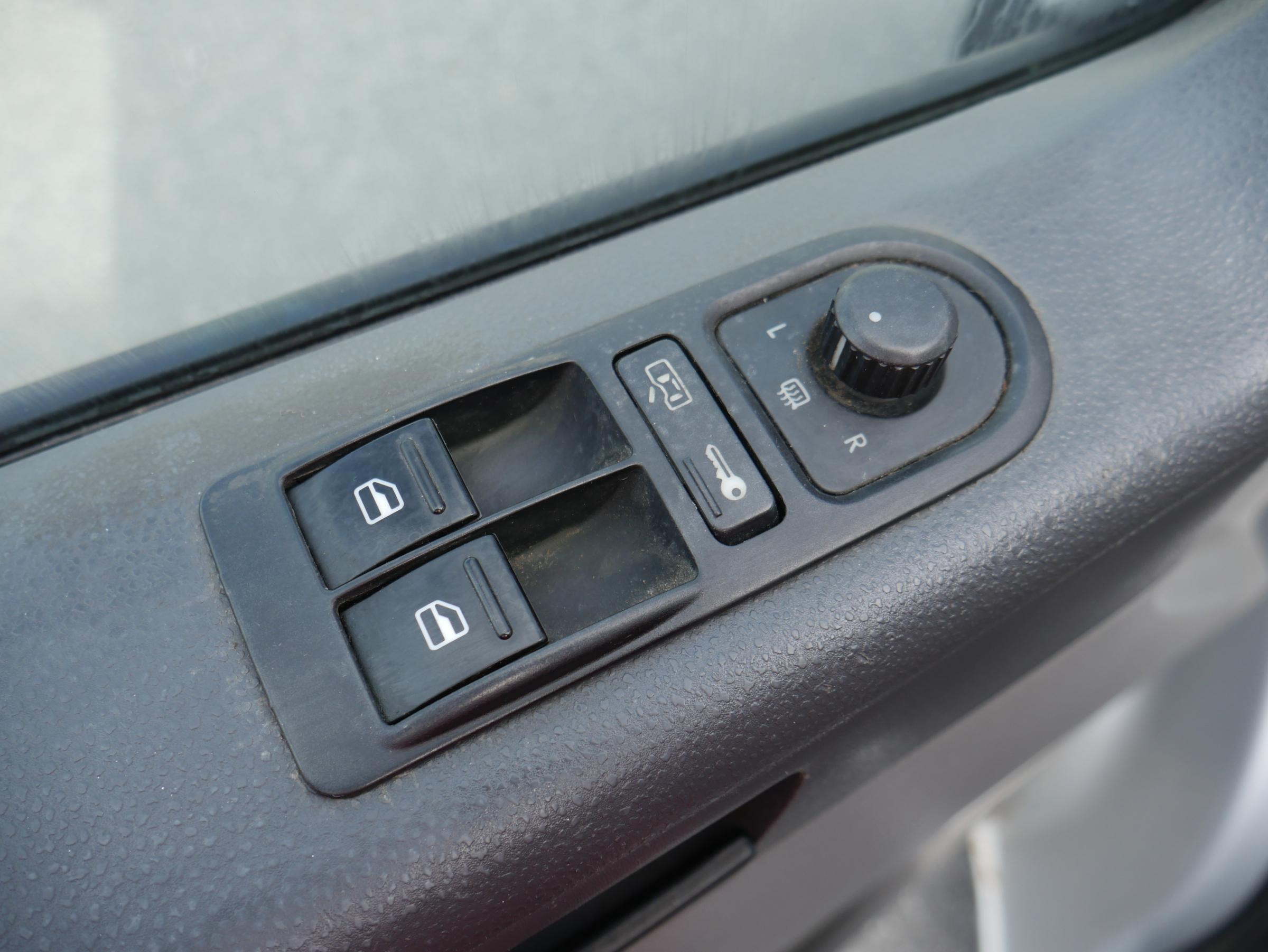 Volkswagen Transporter, 2005 - pohled č. 12