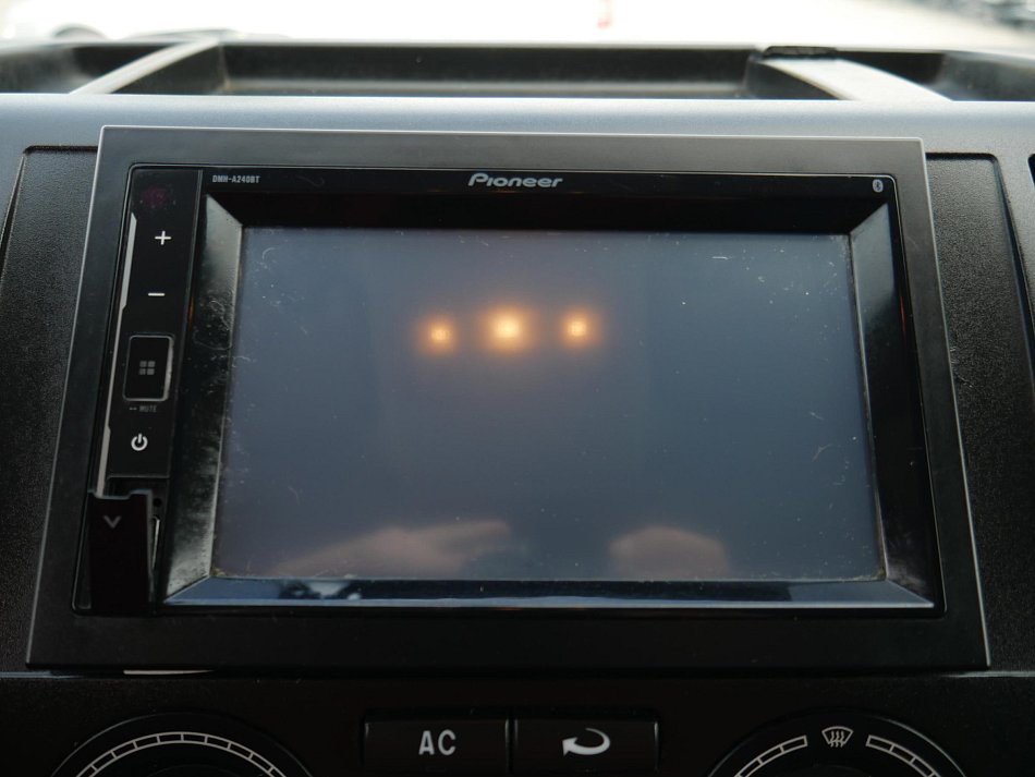 Volkswagen Transporter 2.5TDi  L2 5míst