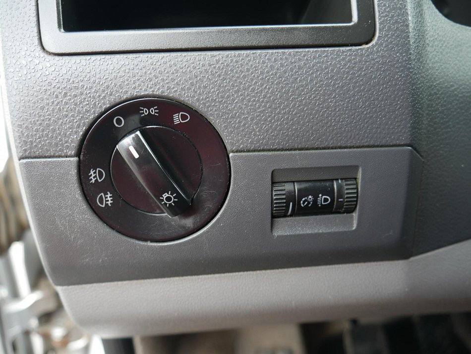 Volkswagen Transporter 2.5TDi  L2 5míst