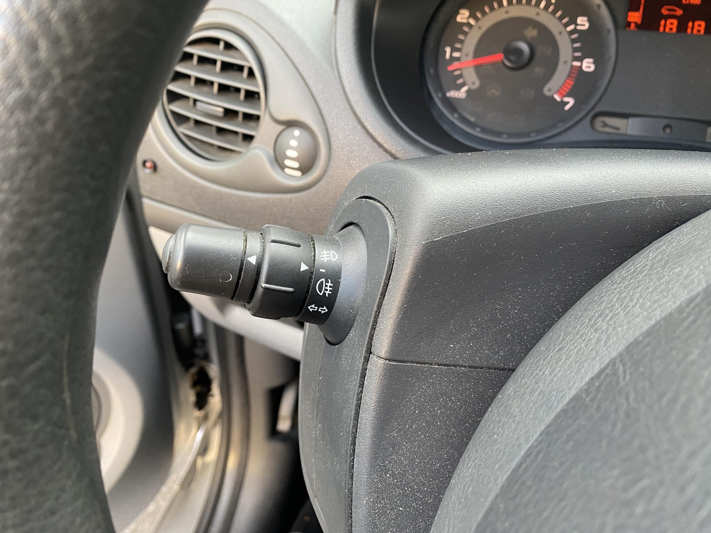 Renault Clio, 2006 - pohled č. 13