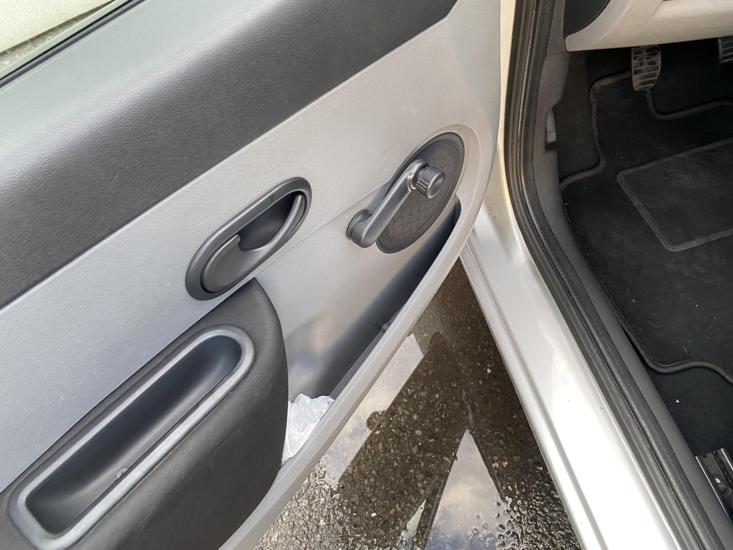 Renault Clio, 2006 - pohled č. 16