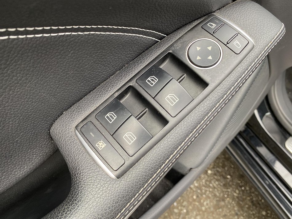 Mercedes-Benz Třída A 1.6i Sport A180