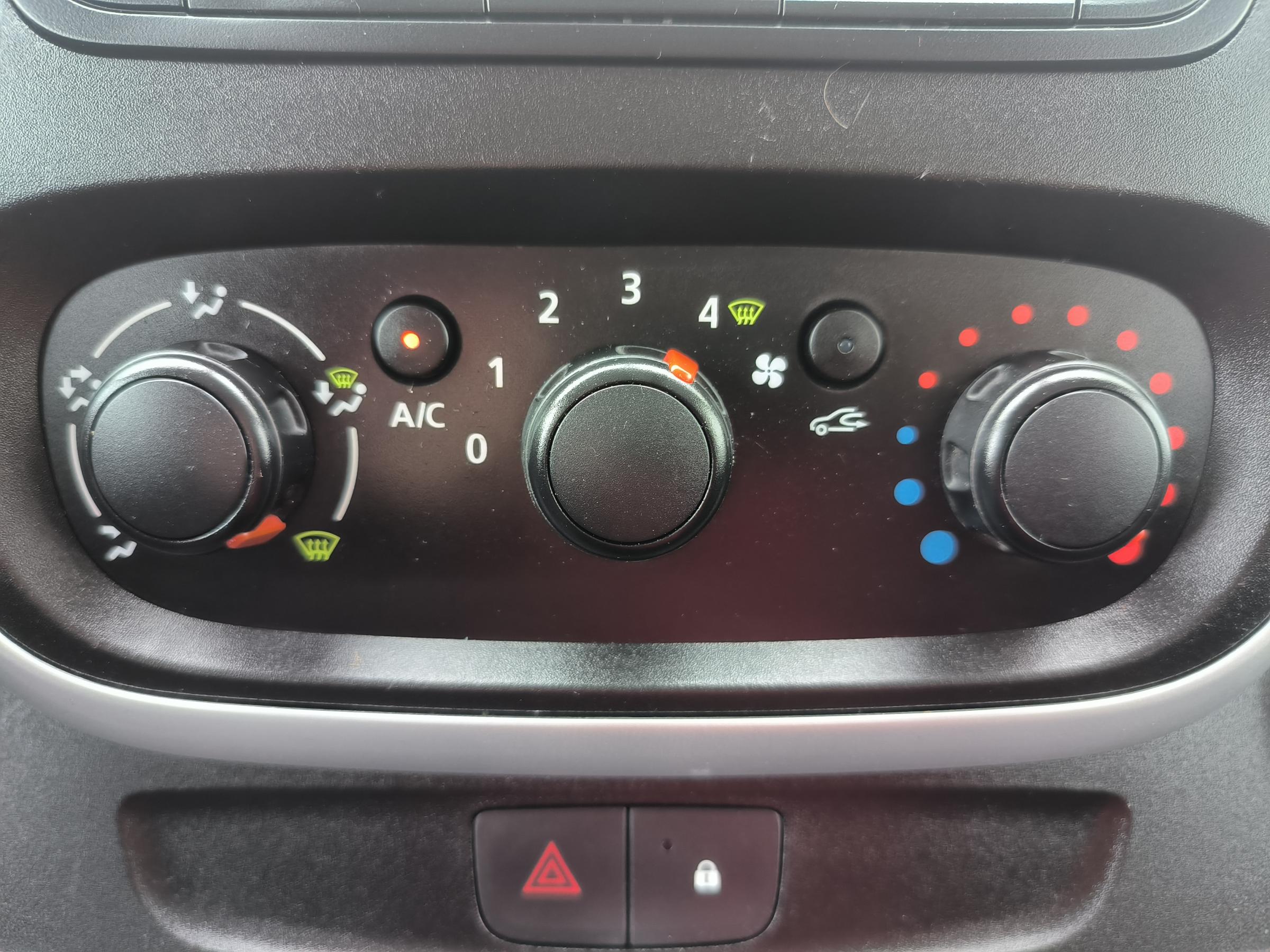 Renault Trafic, 2017 - pohled č. 14