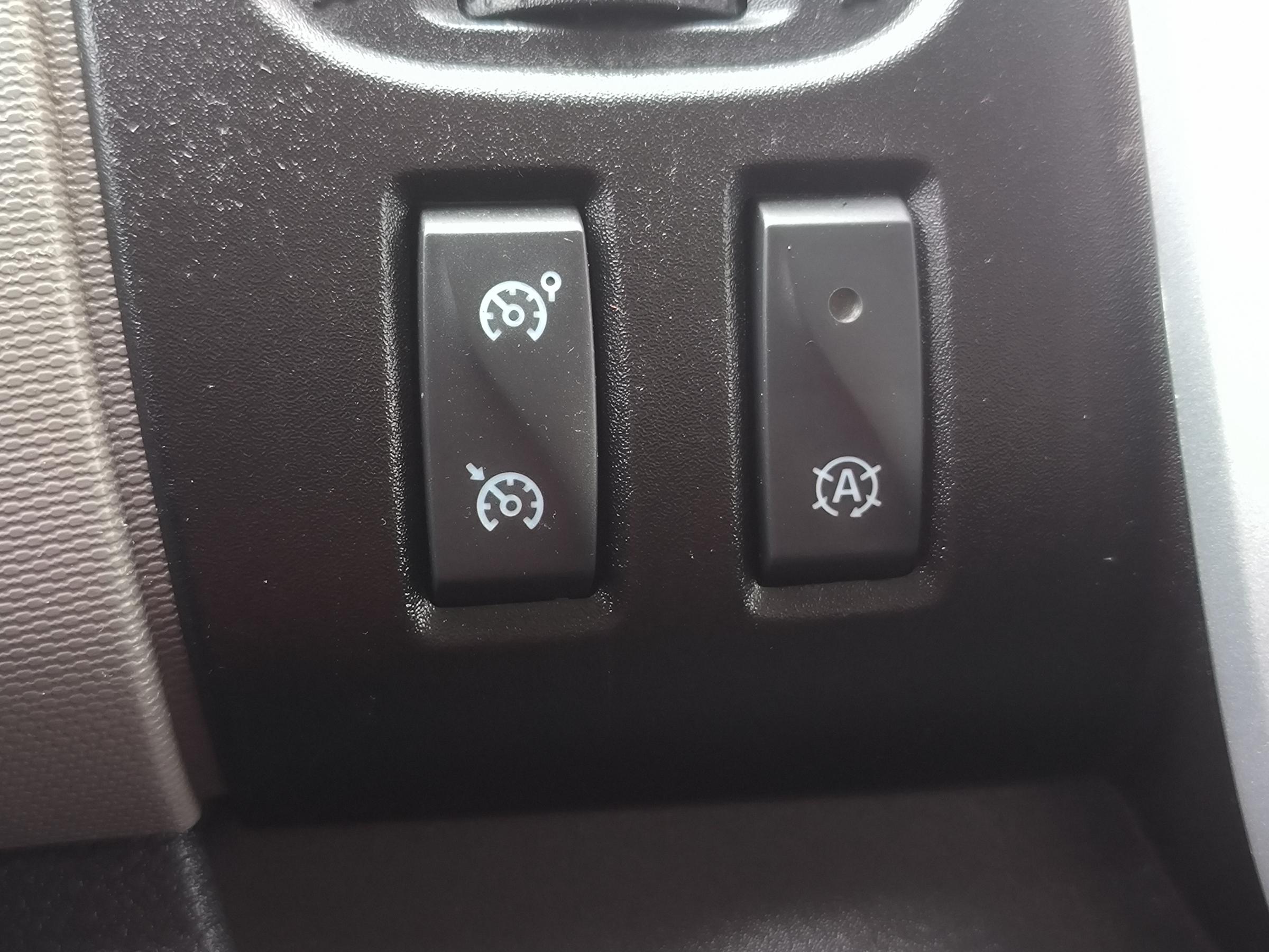 Renault Trafic, 2017 - pohled č. 15