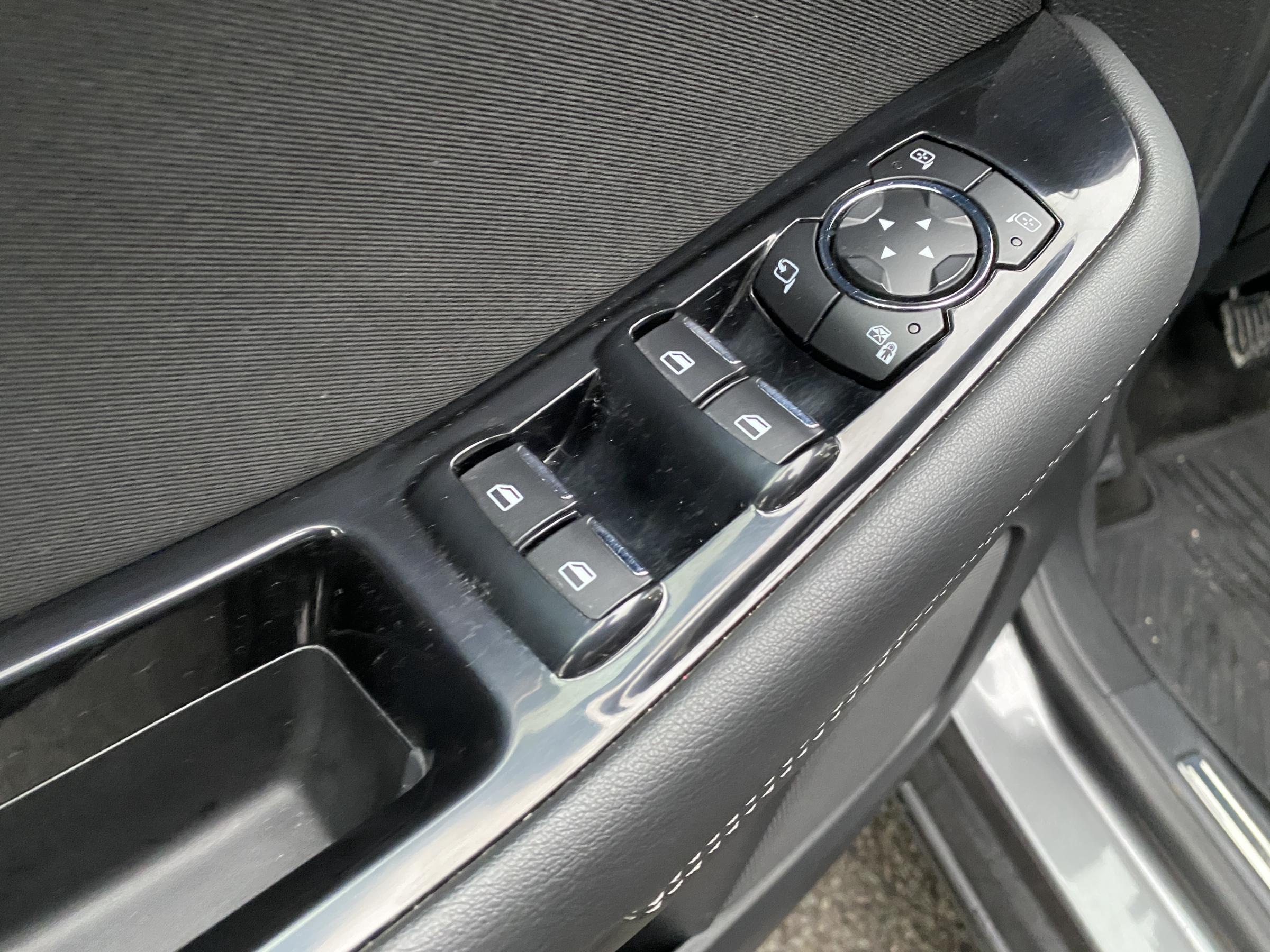 Ford S-MAX, 2015 - pohled č. 13