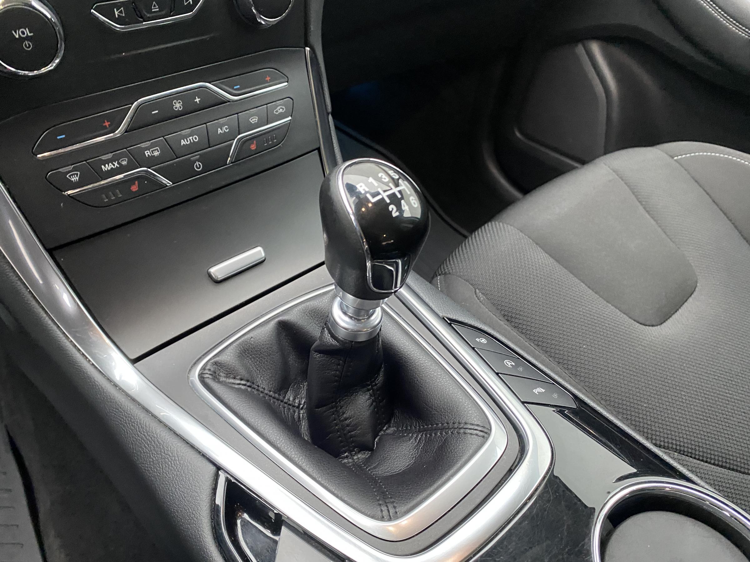 Ford S-MAX, 2015 - pohled č. 16