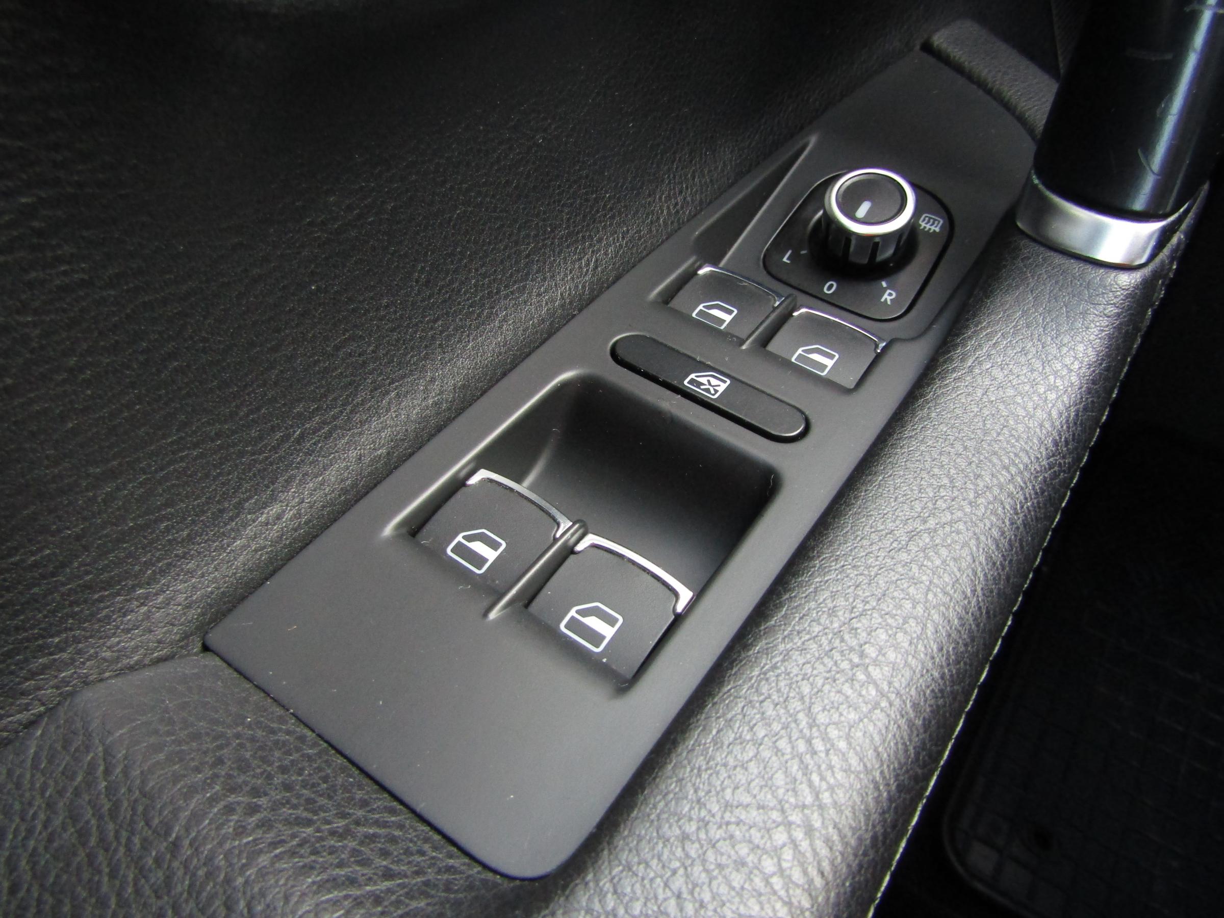 Volkswagen Passat CC, 2011 - pohled č. 11