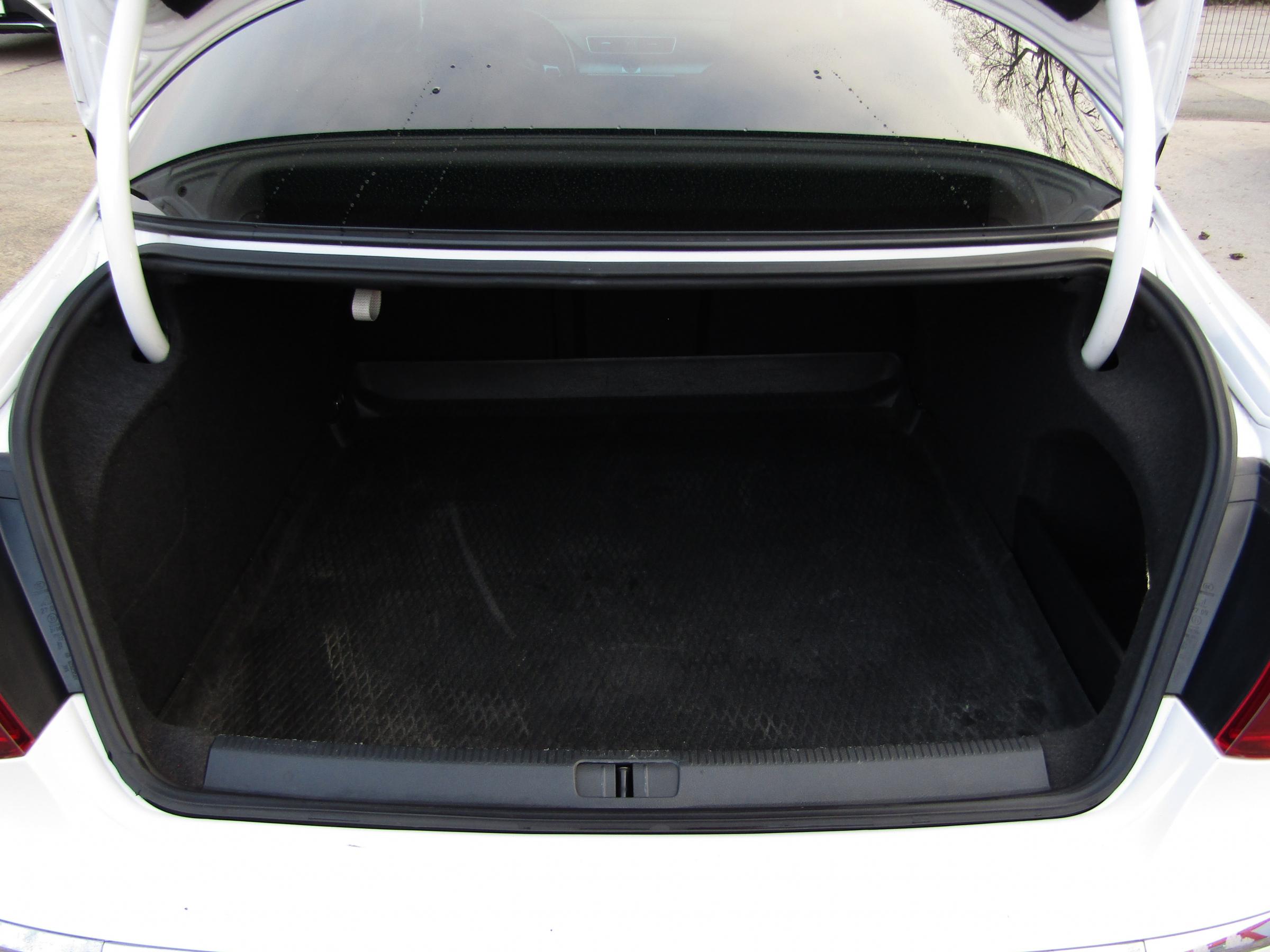 Volkswagen Passat CC, 2011 - pohled č. 7