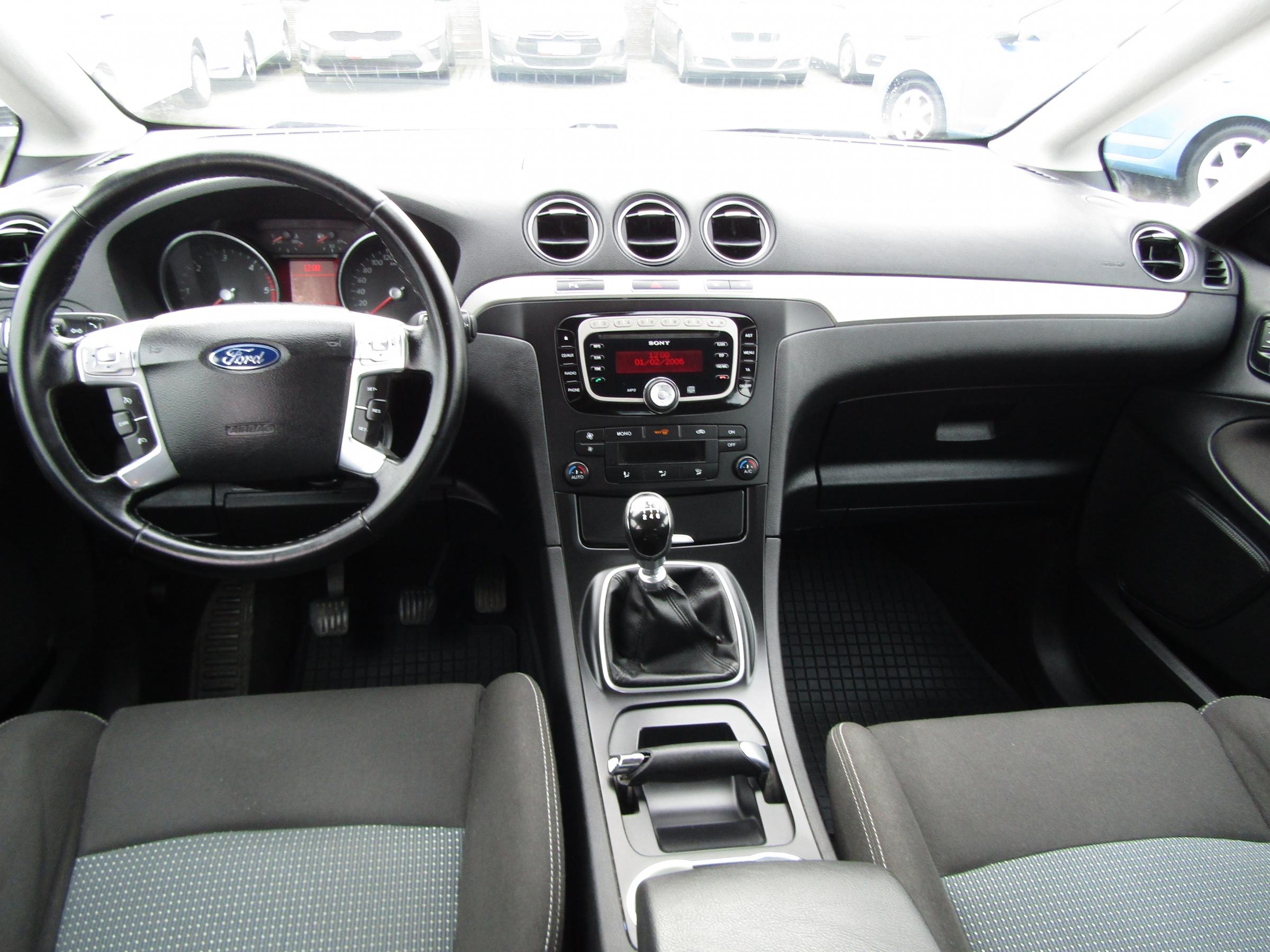 Ford S-MAX, 2012 - pohled č. 8