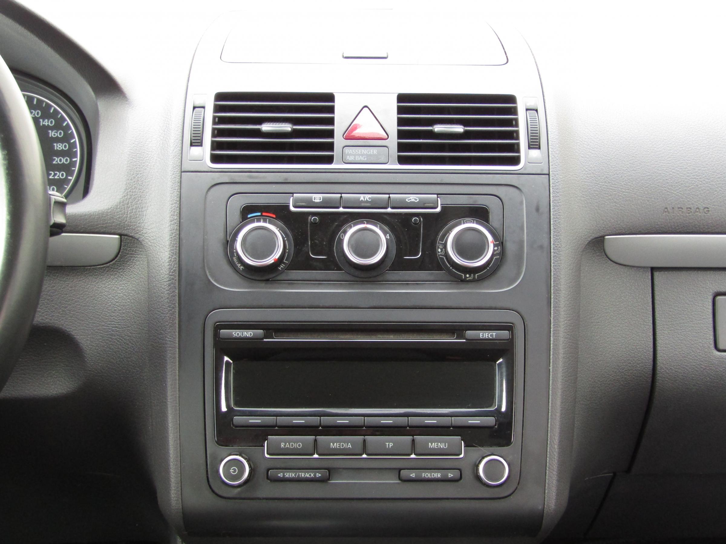 Volkswagen Touran, 2012 - pohled č. 12
