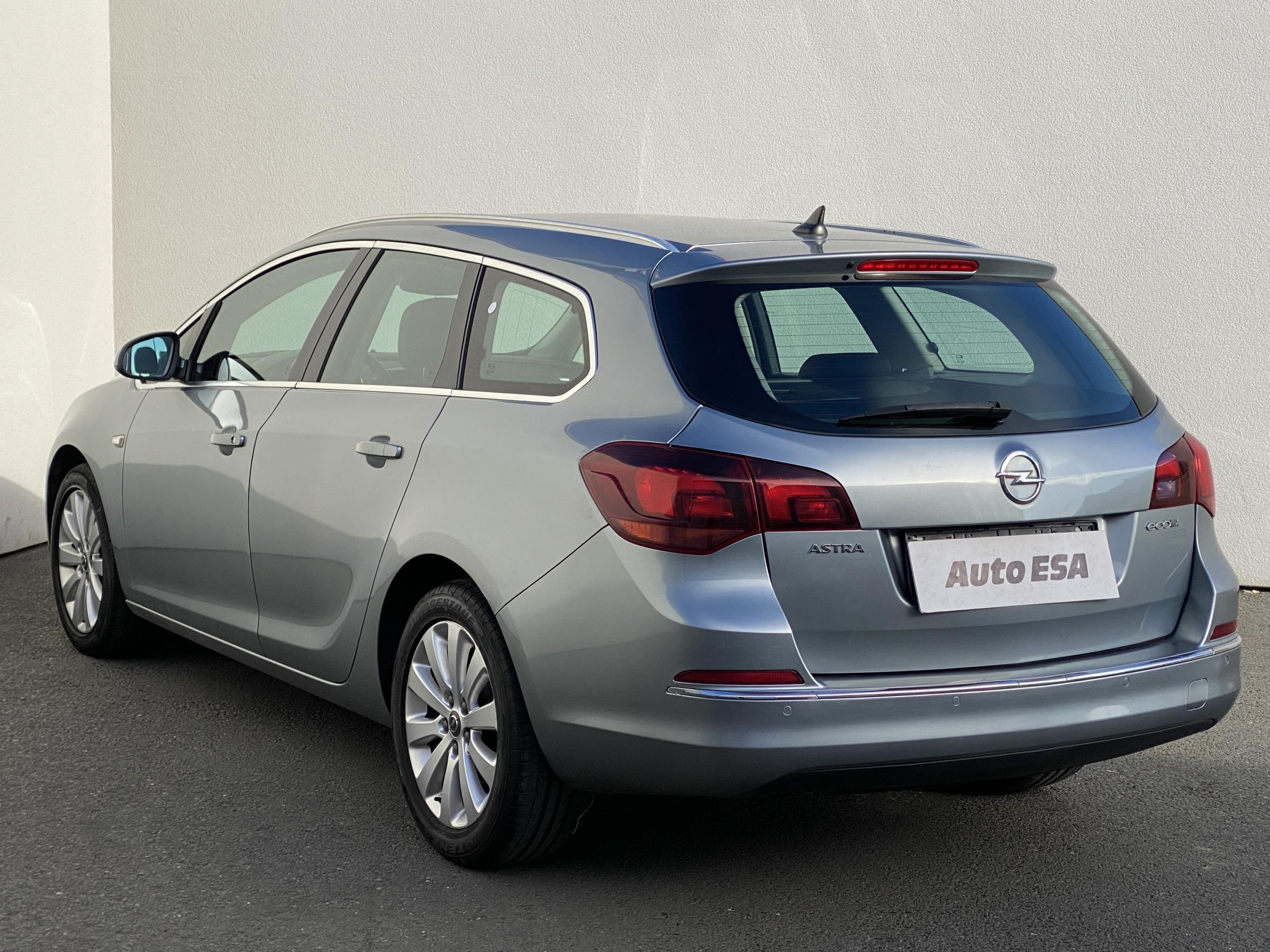 Opel Astra, 2014 - pohled č. 6