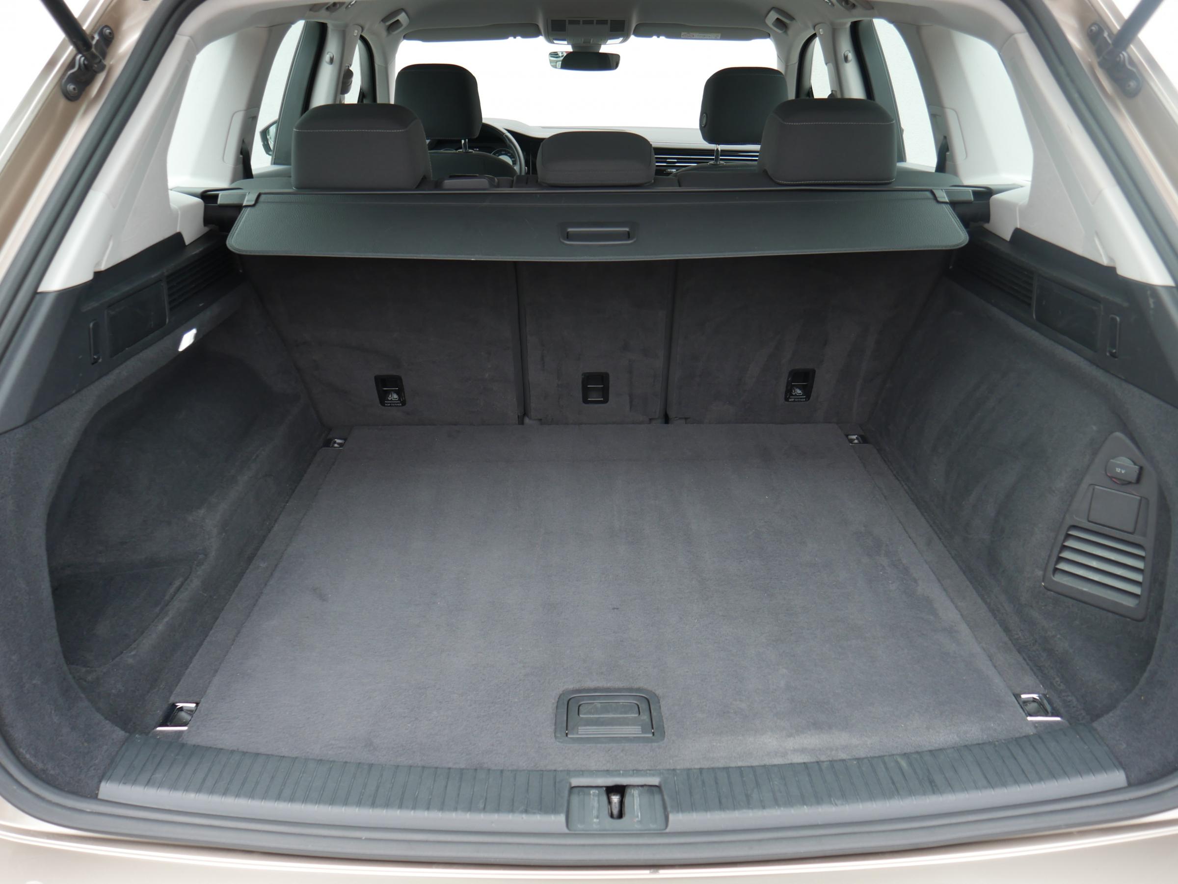 Volkswagen Touareg, 2019 - pohled č. 7