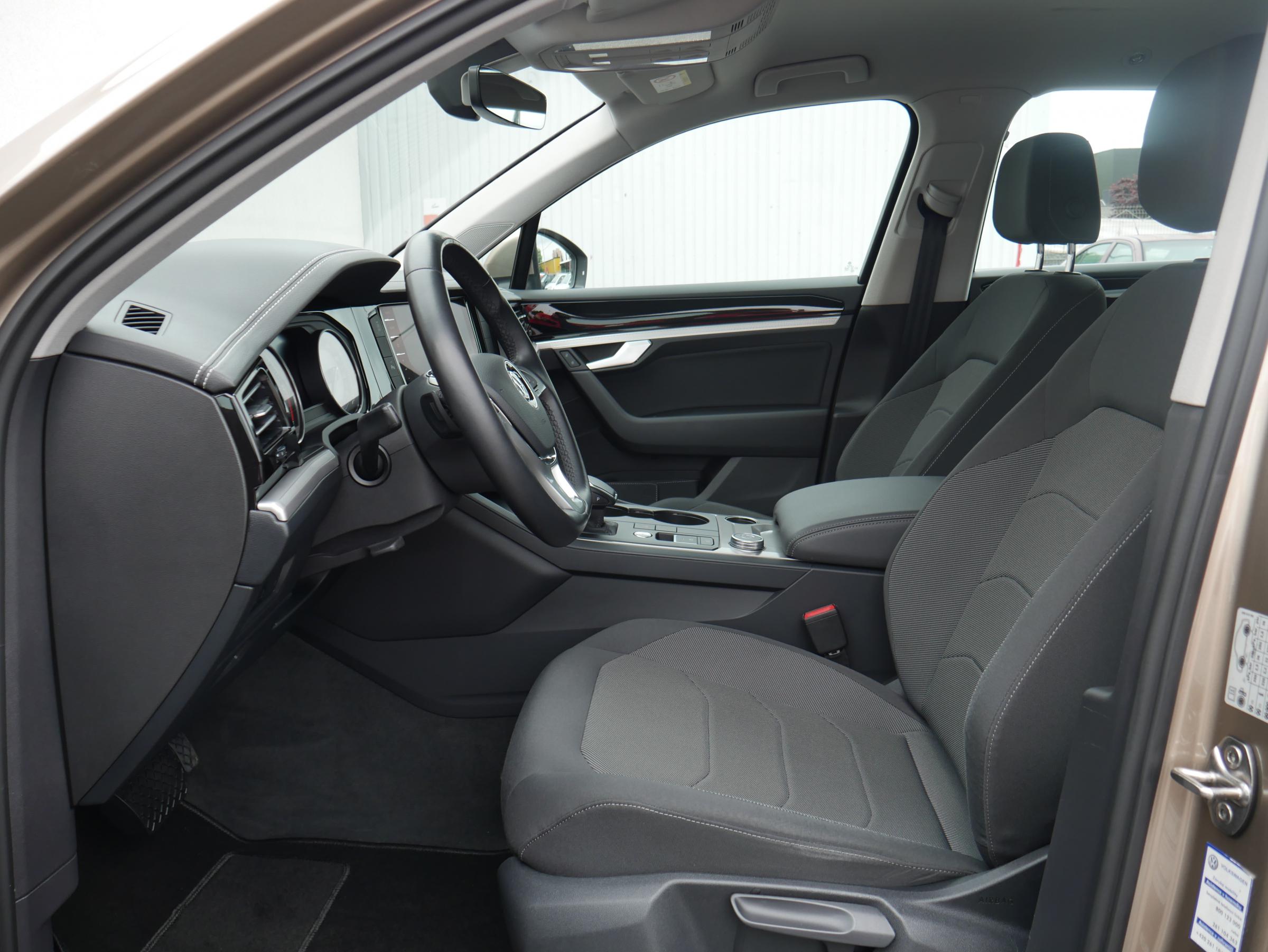 Volkswagen Touareg, 2019 - pohled č. 9