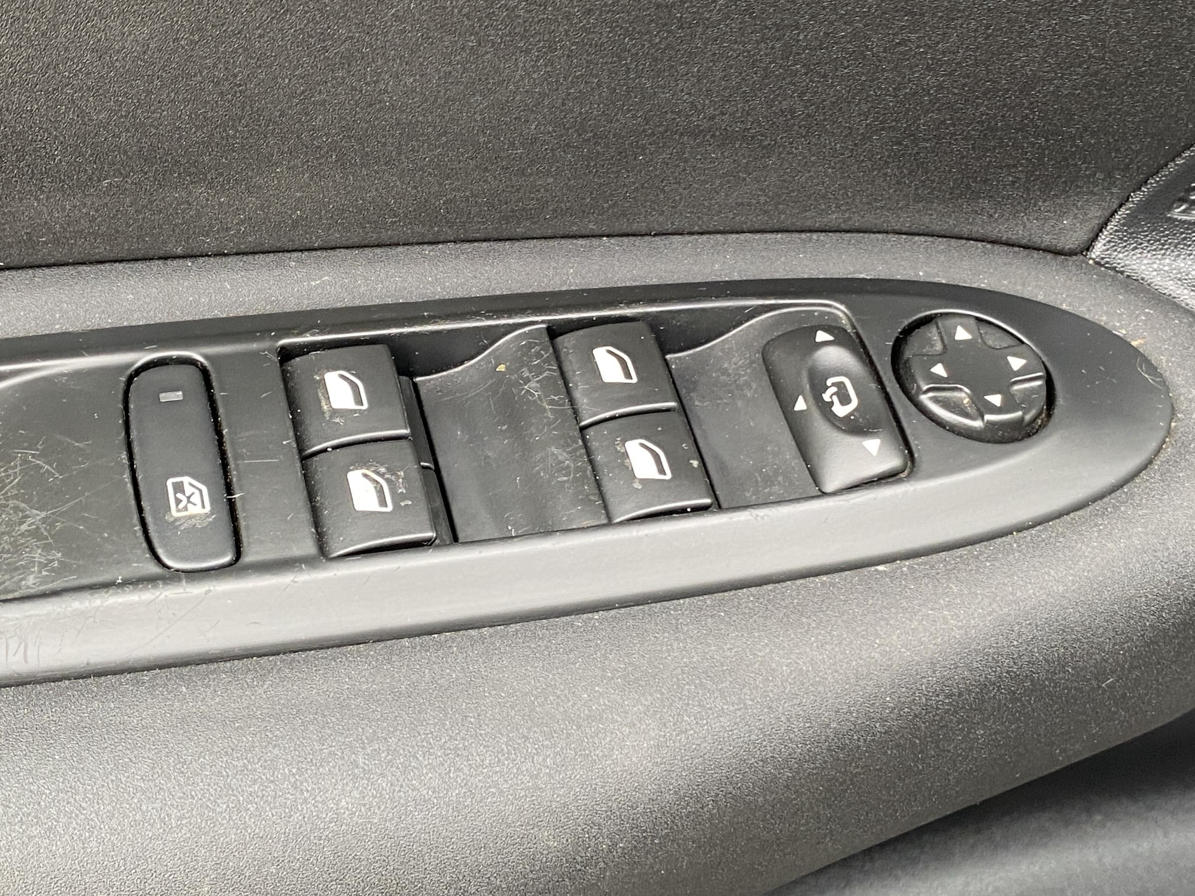 Citroën C4, 2015 - pohled č. 12