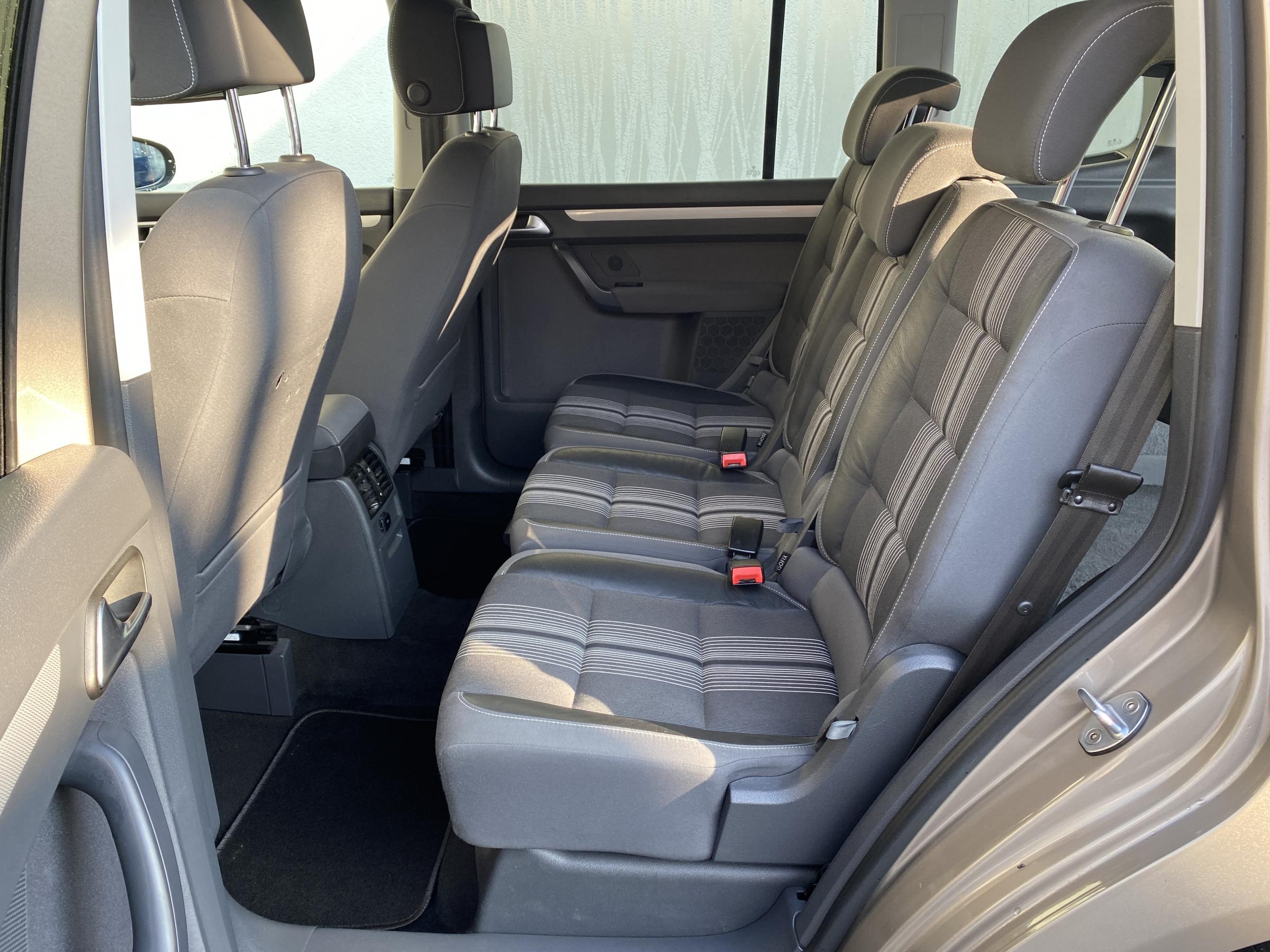 Volkswagen Touran, 2012 - pohled č. 10