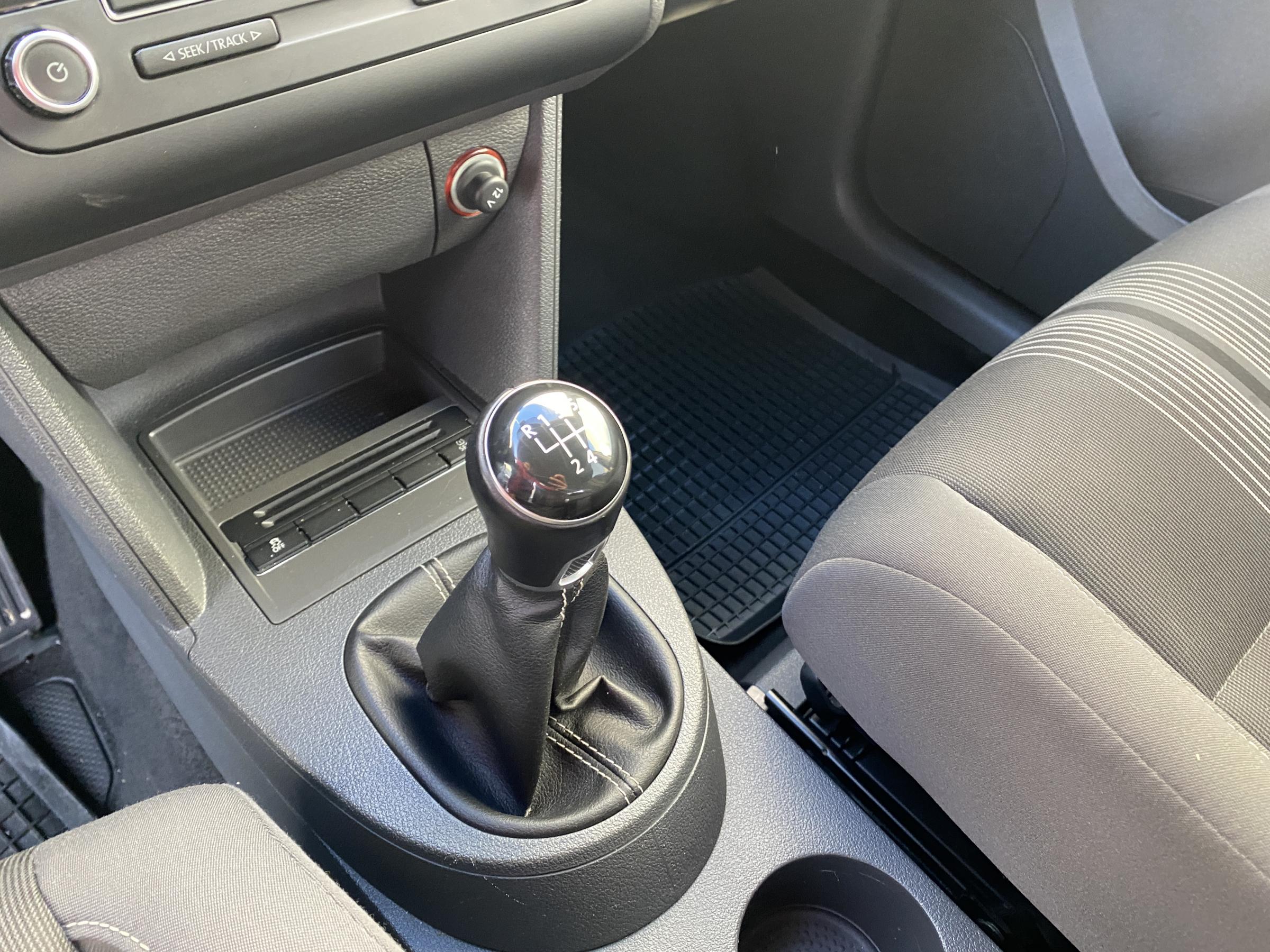 Volkswagen Touran, 2012 - pohled č. 16