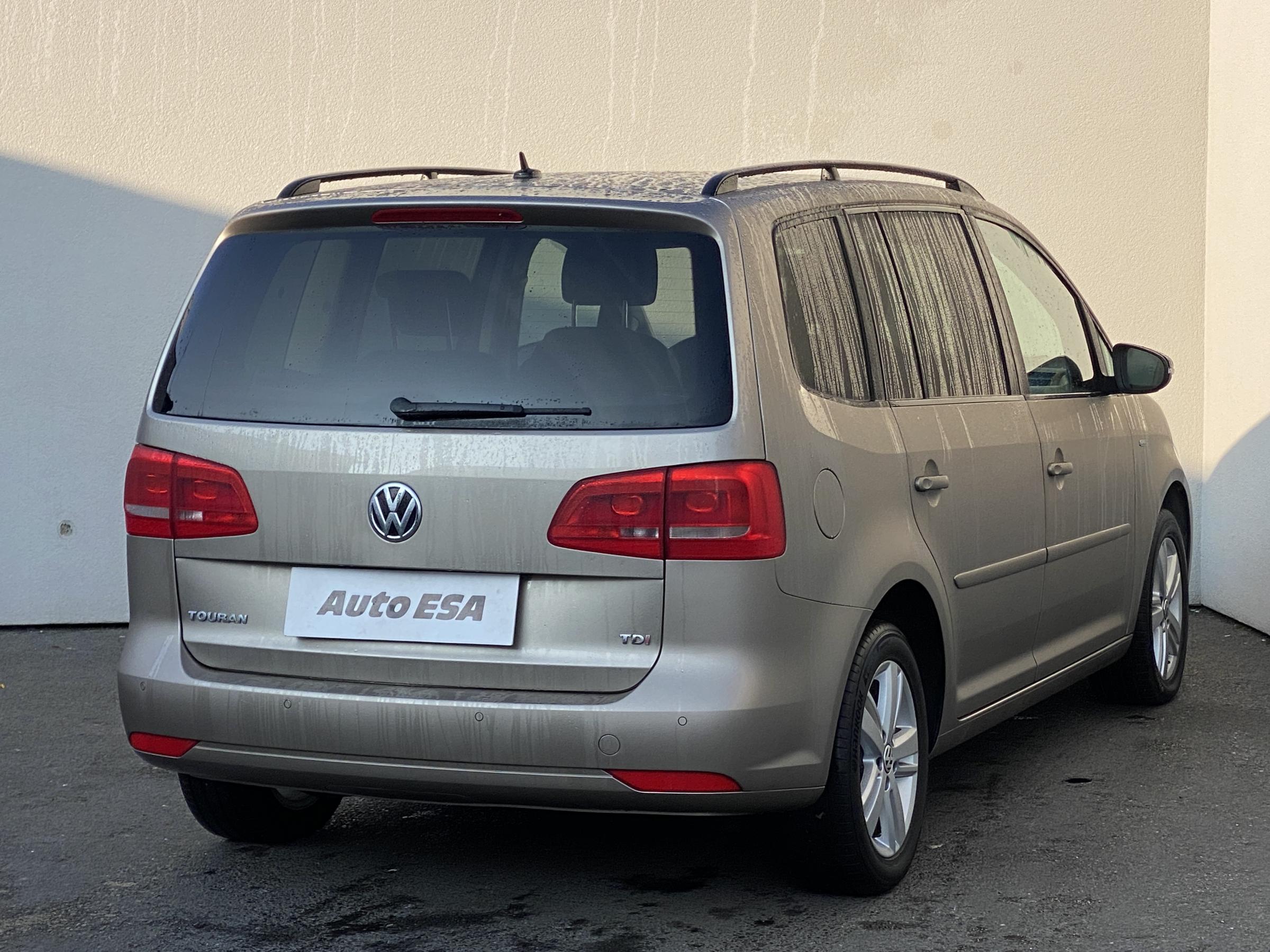 Volkswagen Touran, 2012 - pohled č. 4