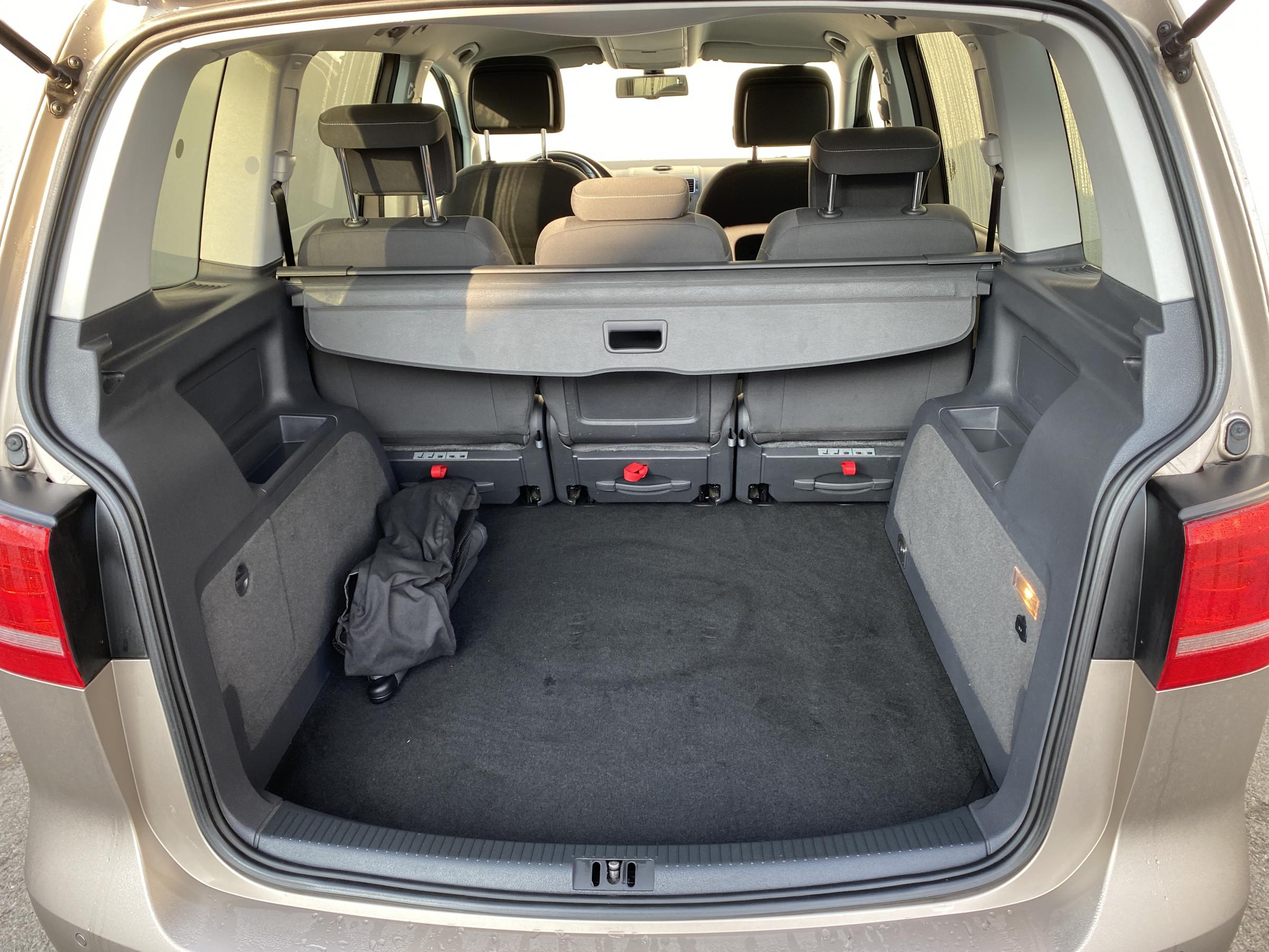 Volkswagen Touran, 2012 - pohled č. 7