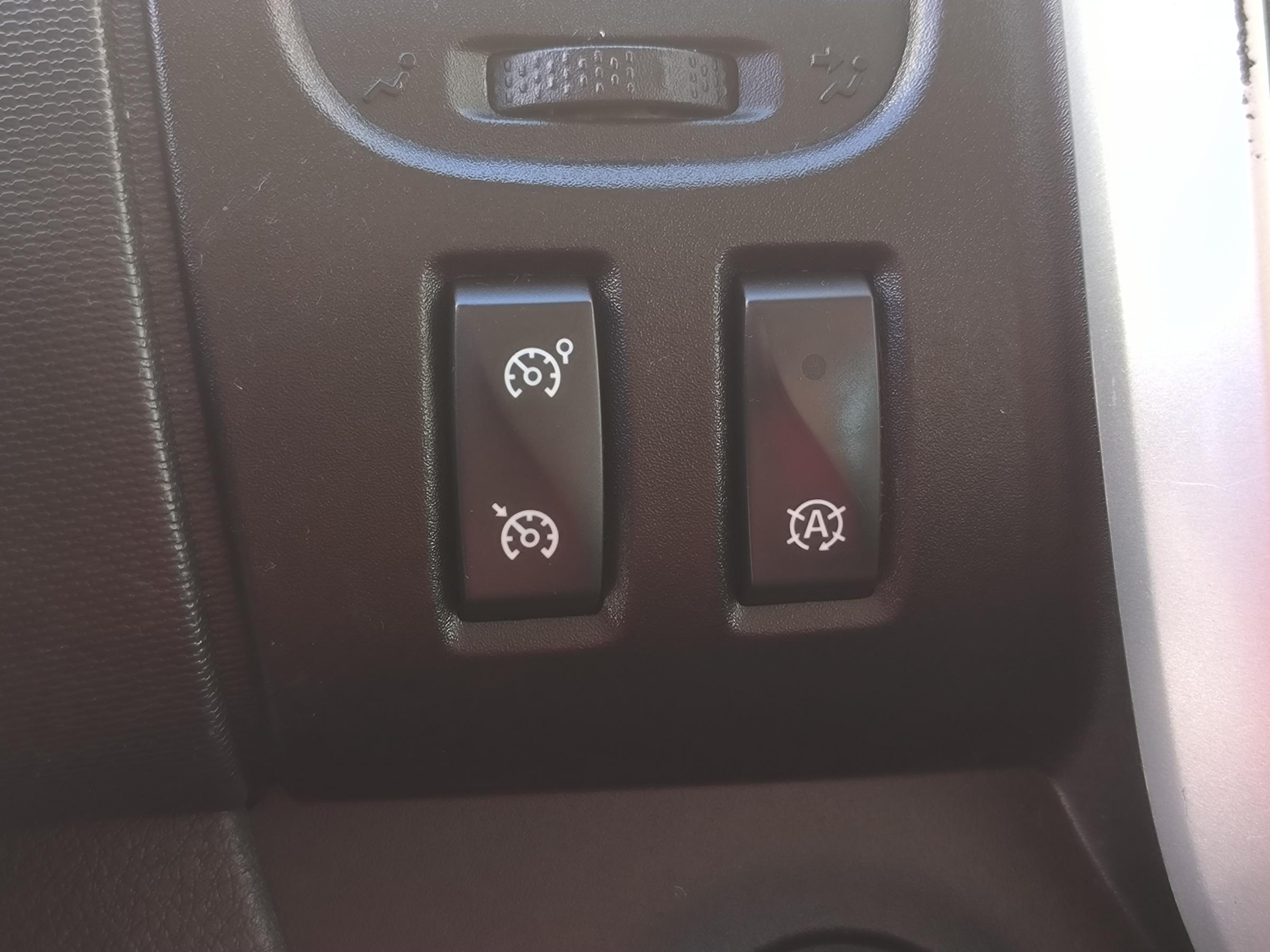 Opel Vivaro, 2015 - pohled č. 16