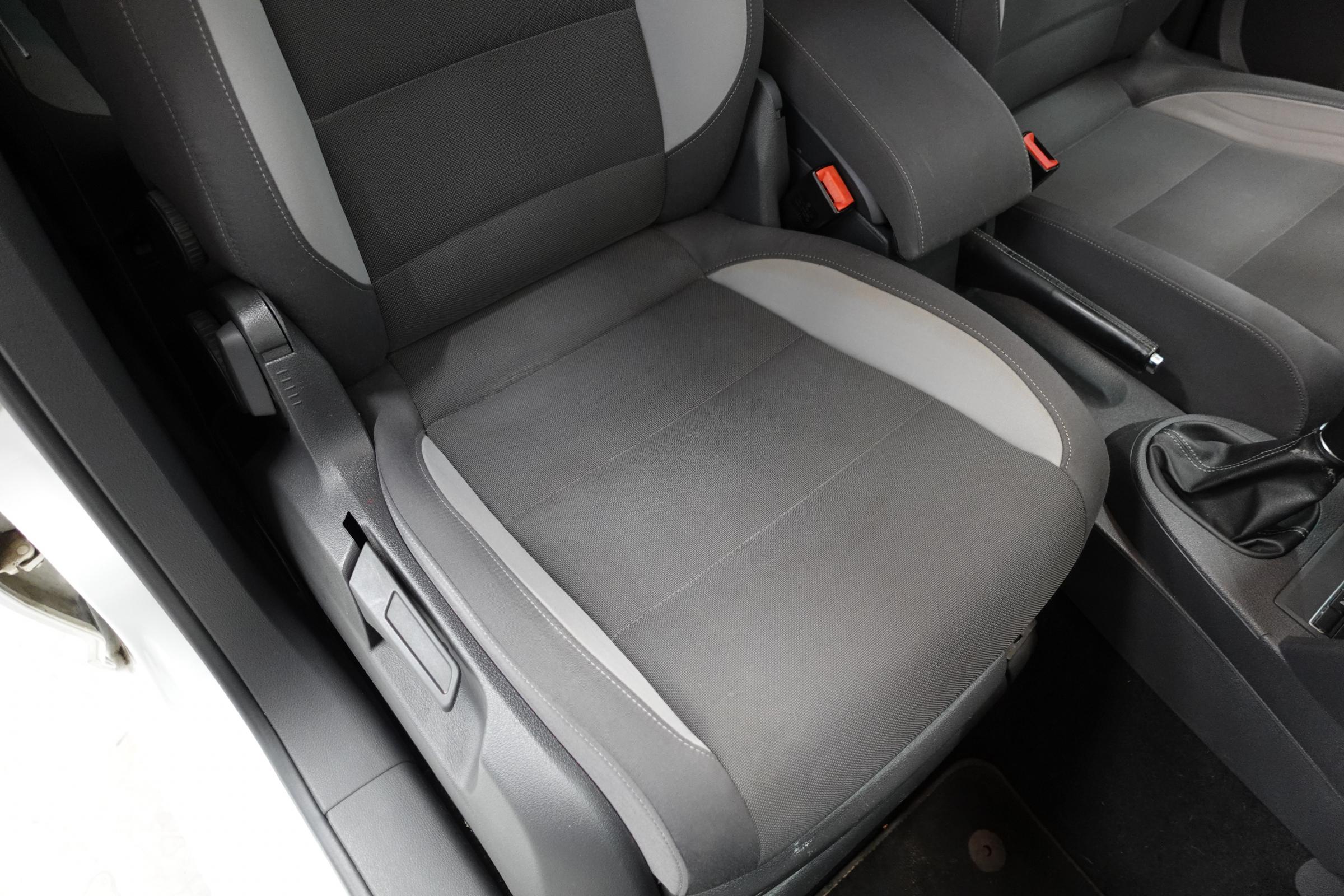 Volkswagen Touran, 2013 - pohled č. 11