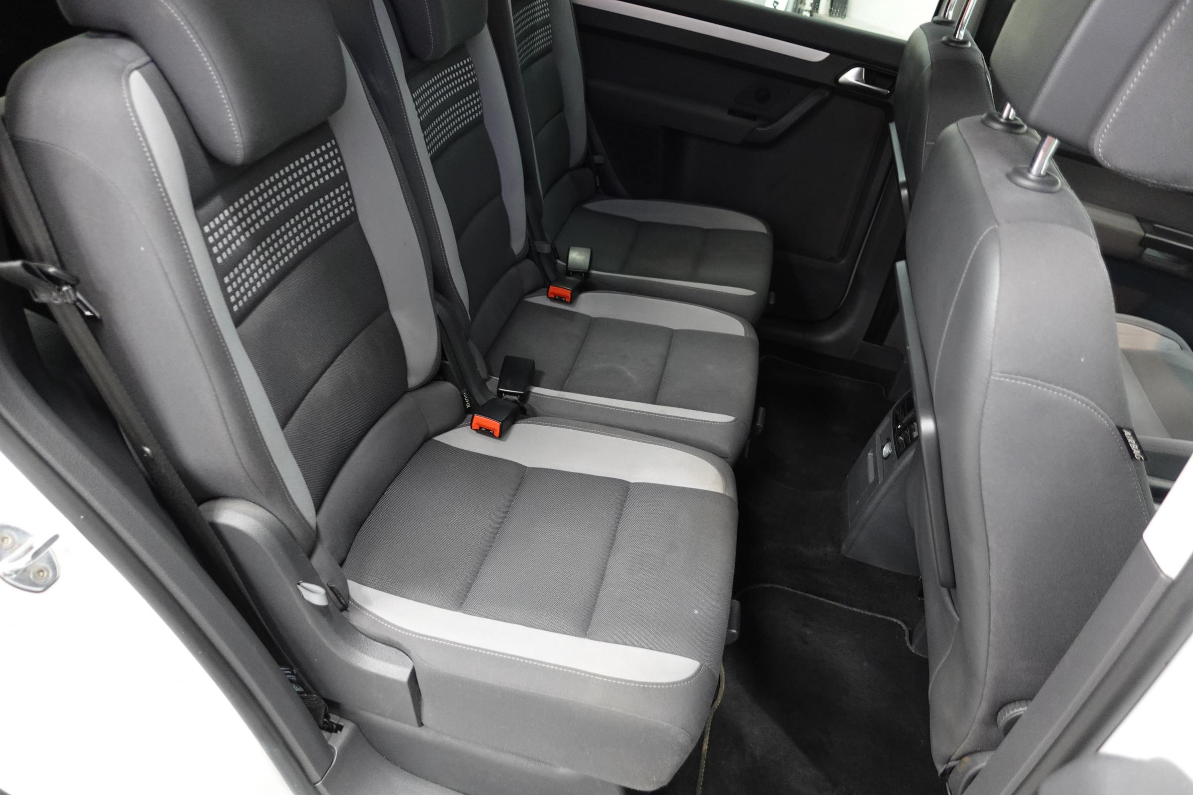 Volkswagen Touran, 2013 - pohled č. 12